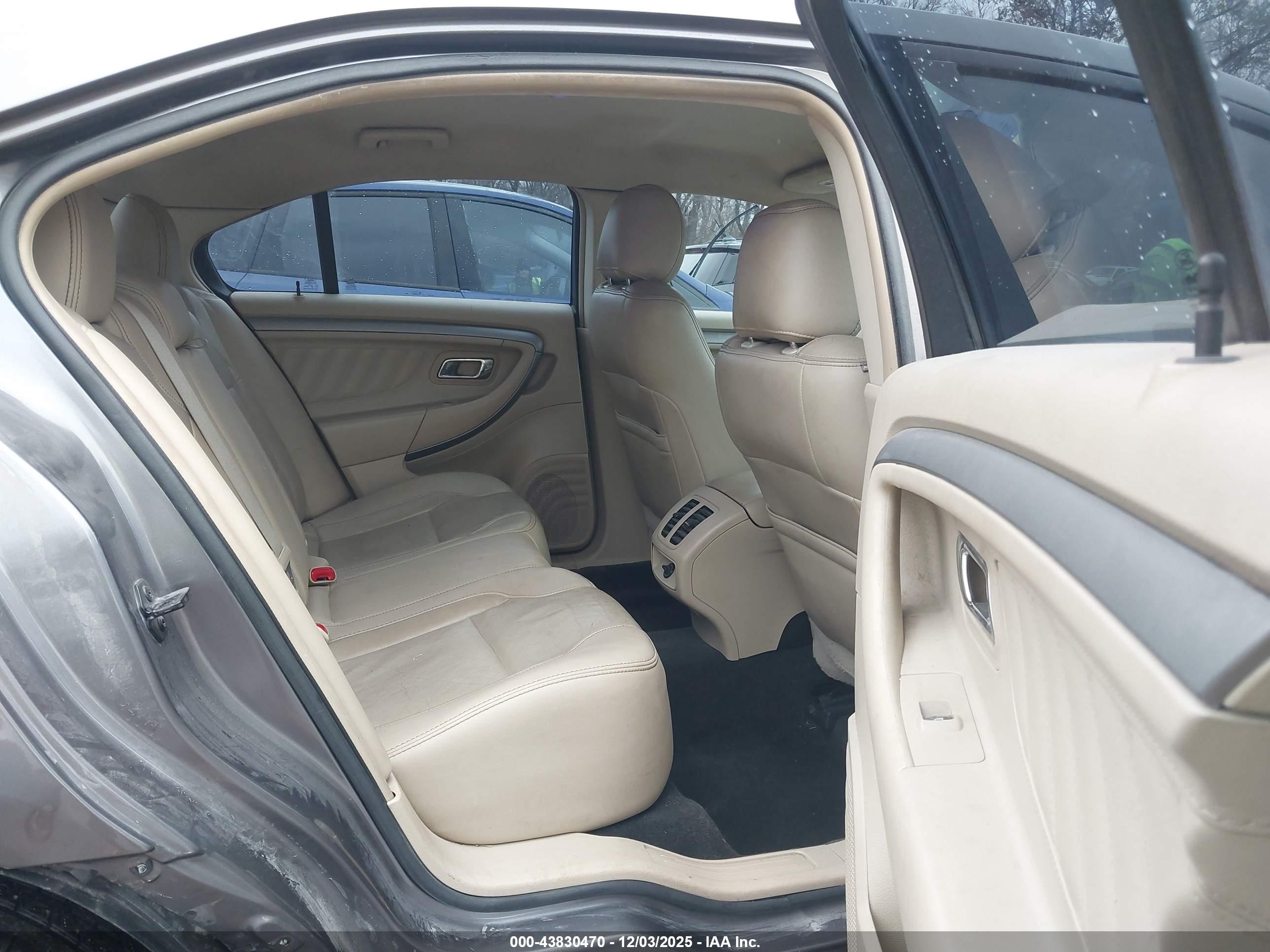FORD TAURUS image 8