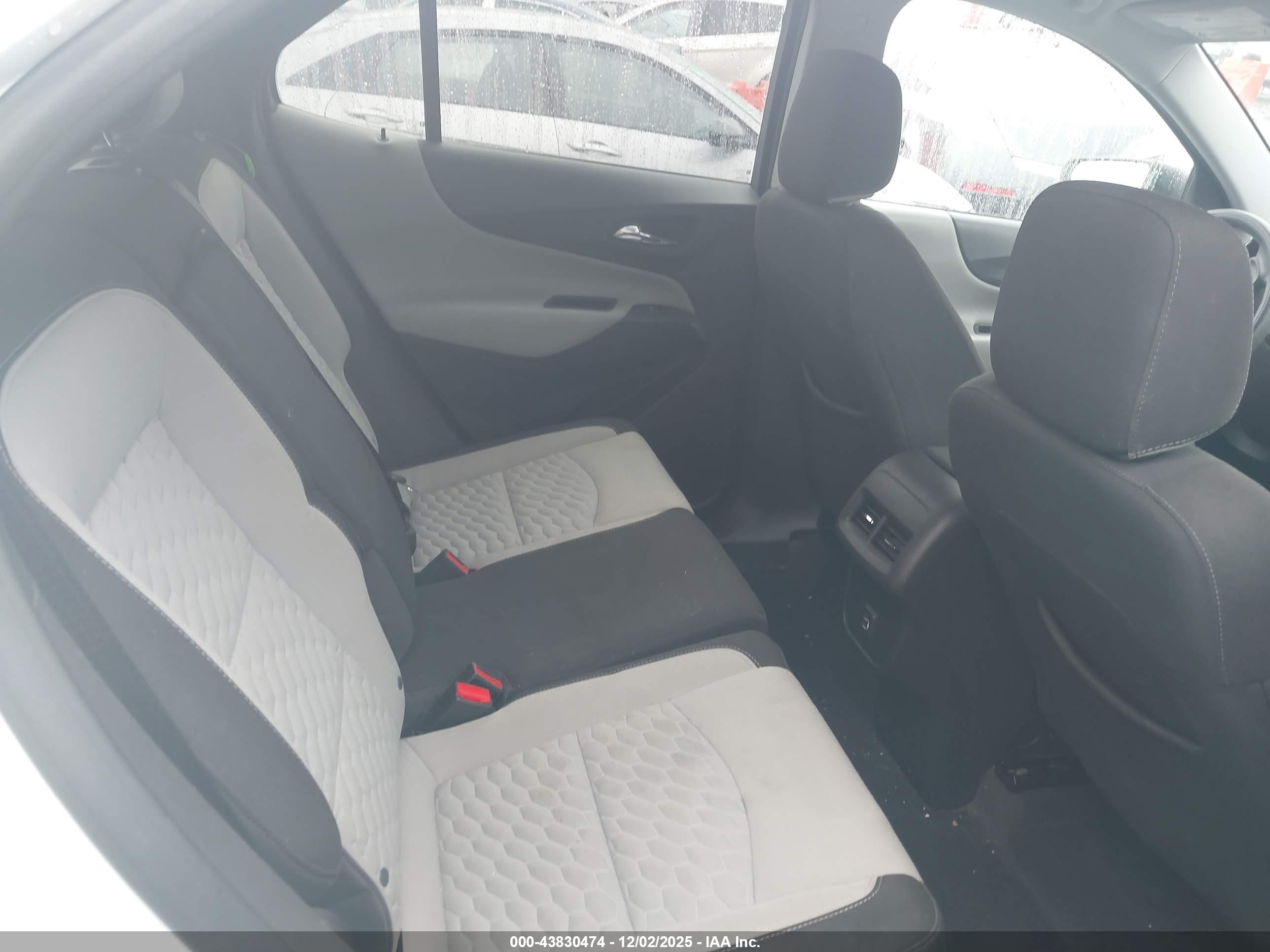CHEVROLET EQUINOX image 8