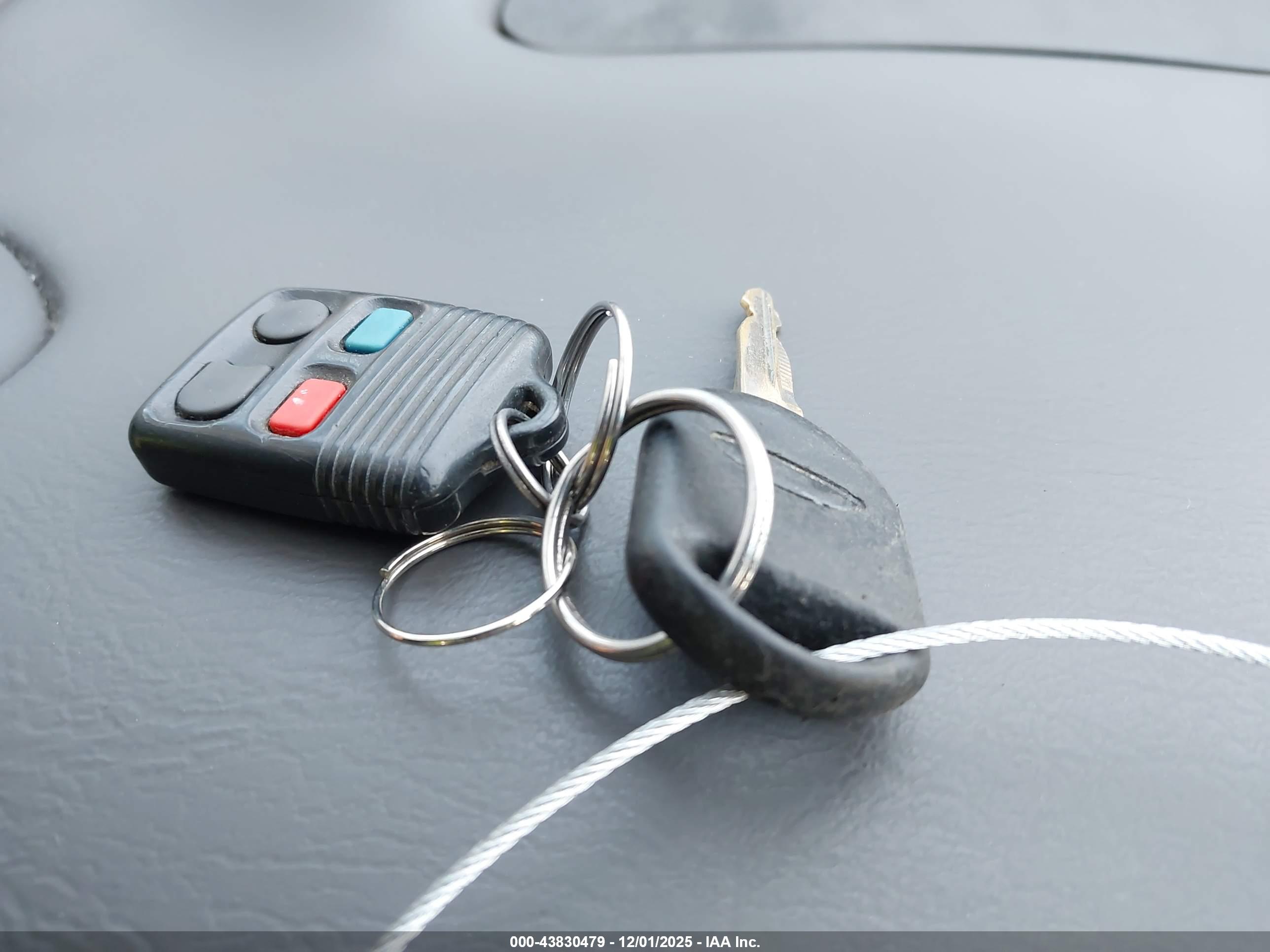 FORD TAURUS image 11