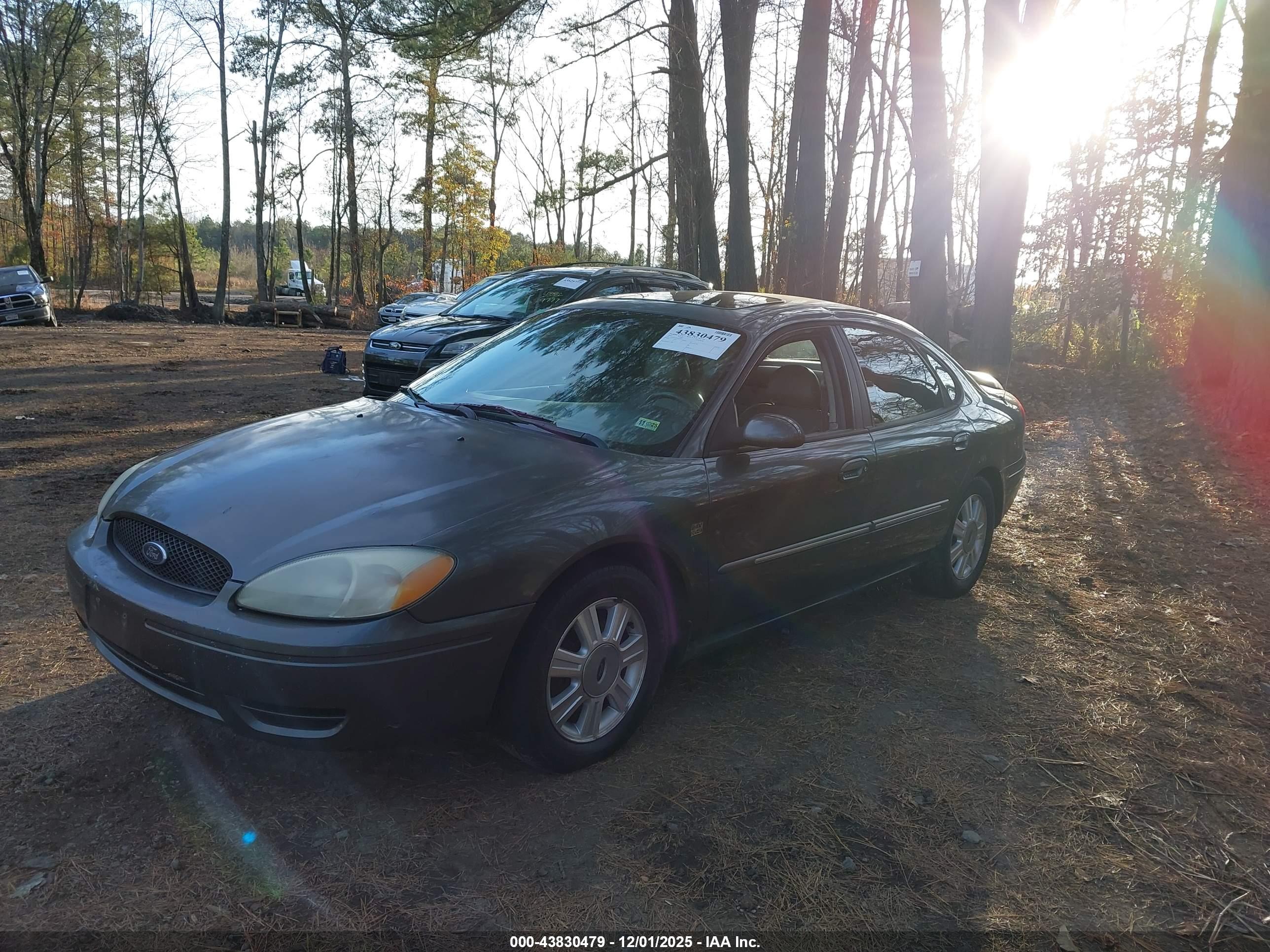 FORD TAURUS image 2