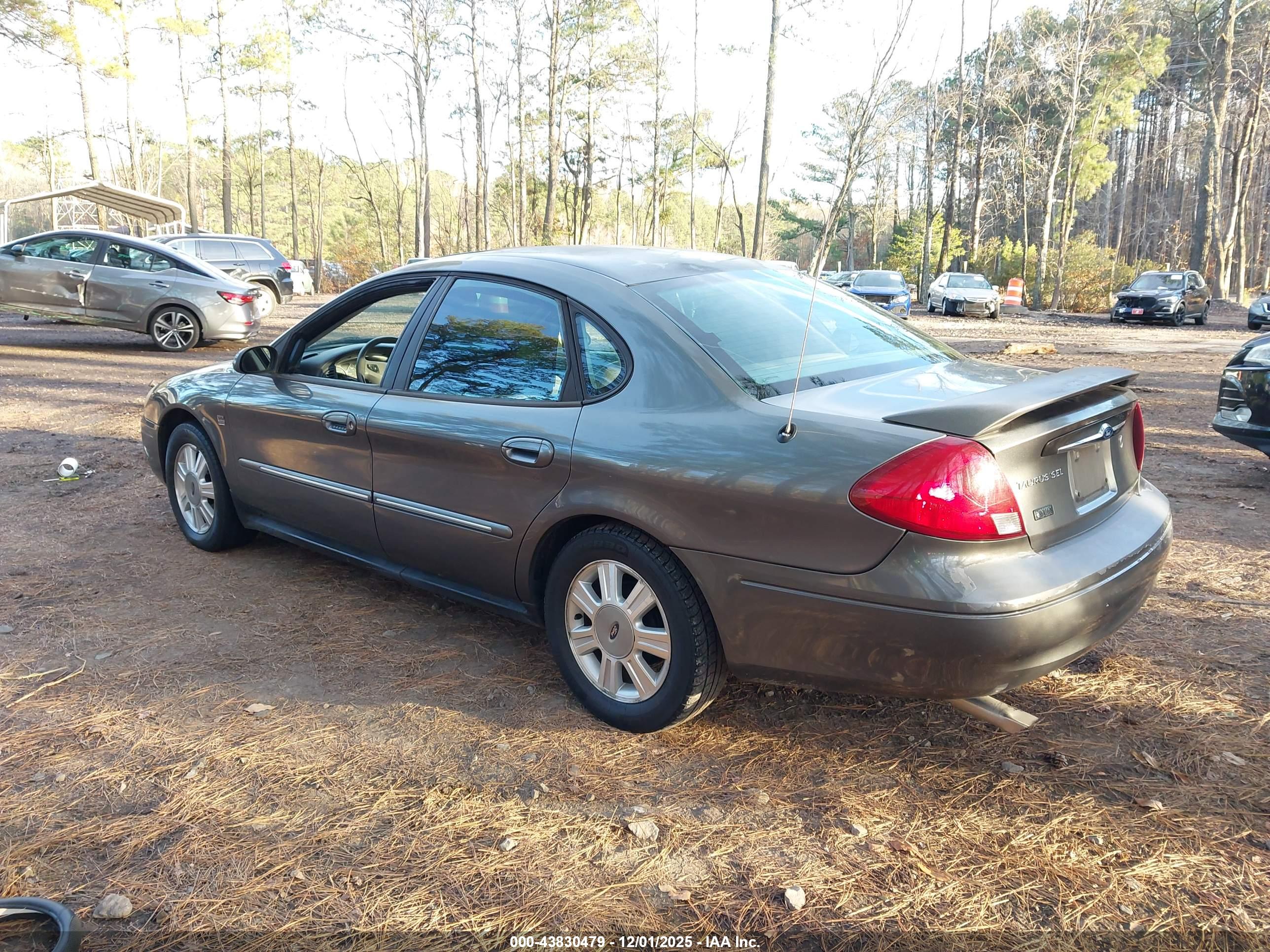 FORD TAURUS image 3