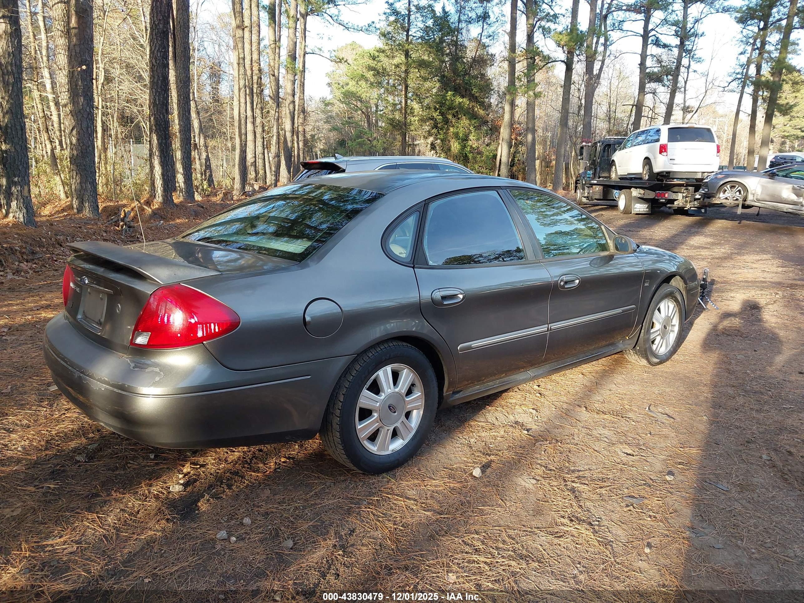 FORD TAURUS image 4