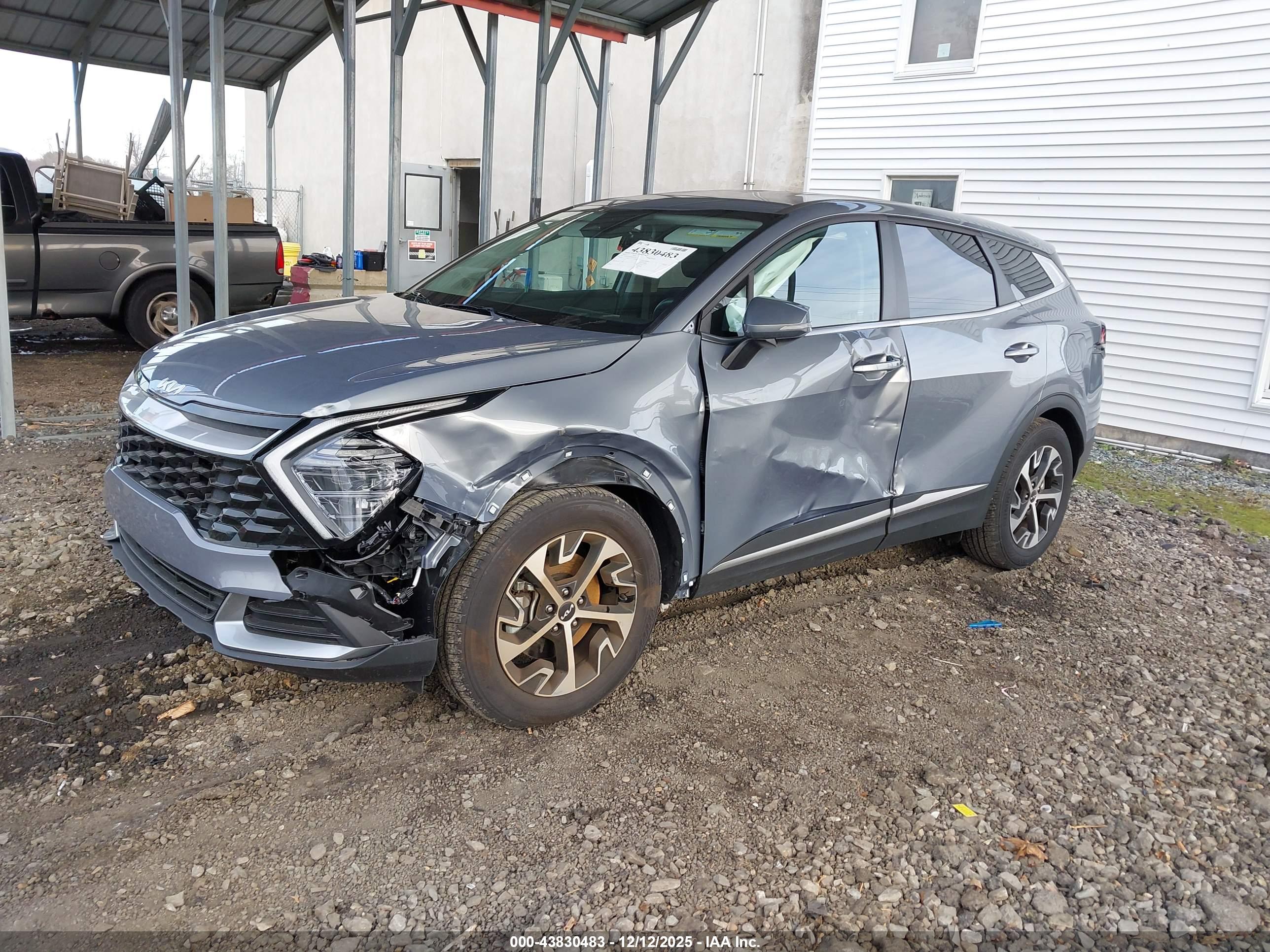 KIA SPORTAGE image 2