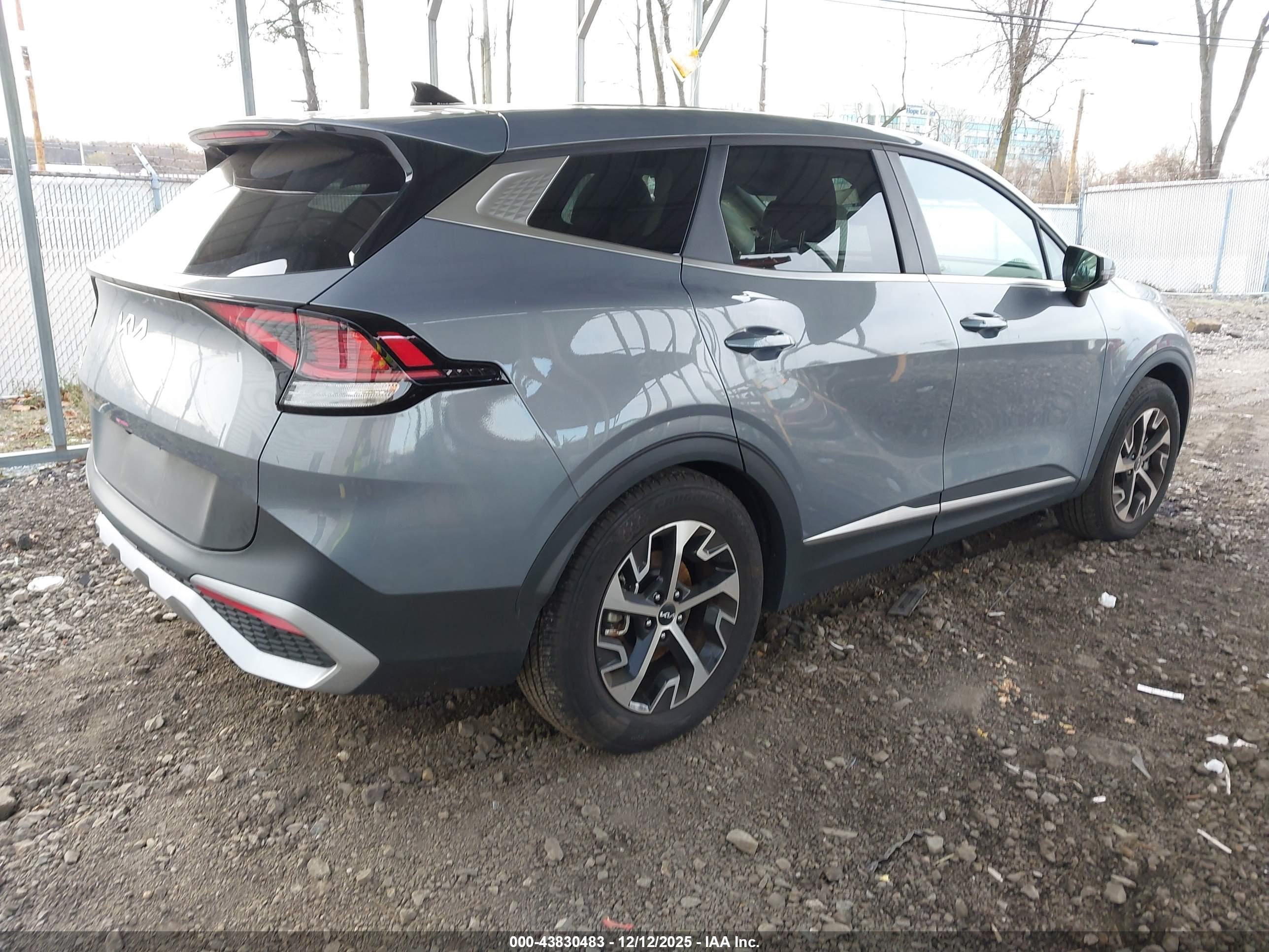 KIA SPORTAGE image 4