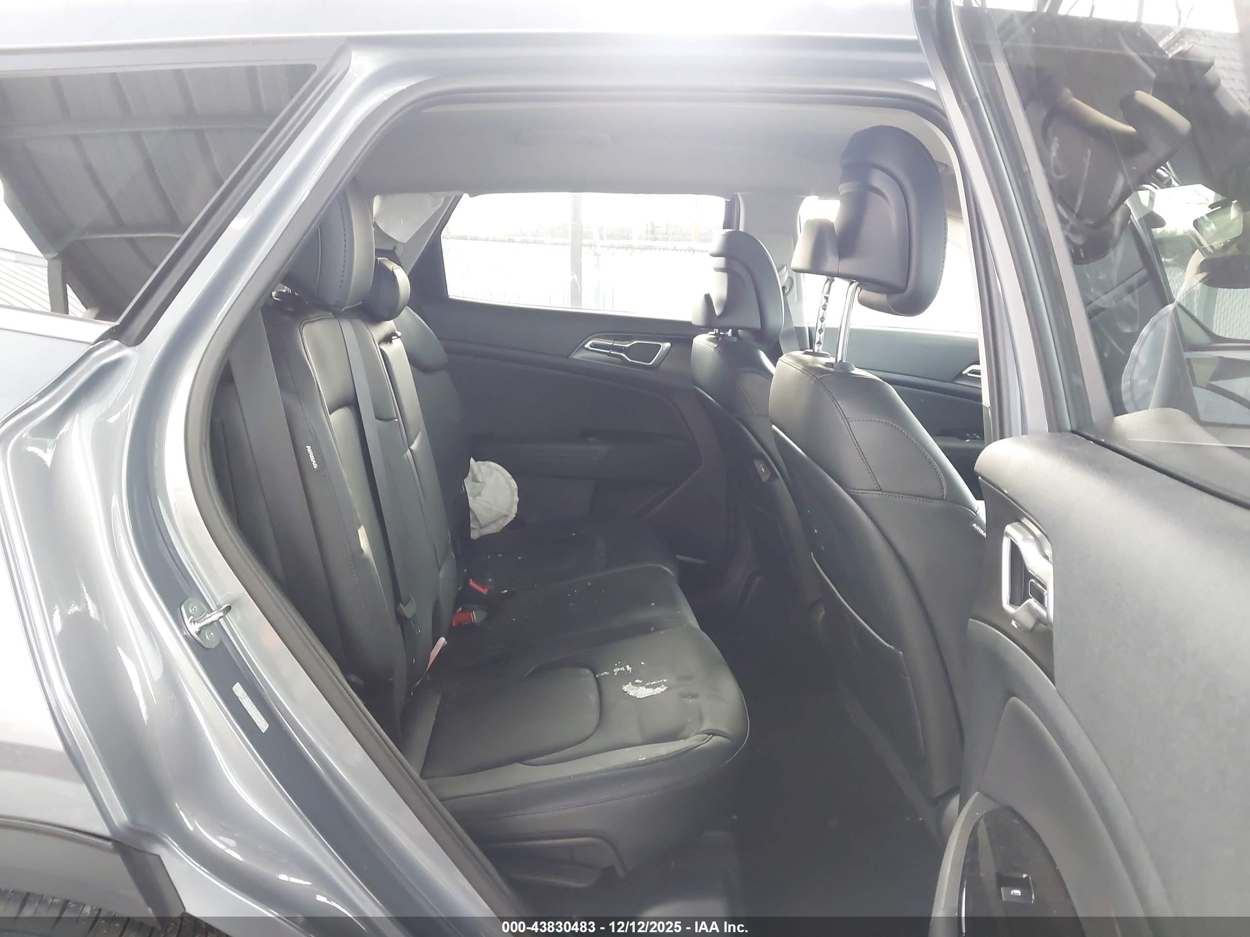 KIA SPORTAGE image 8