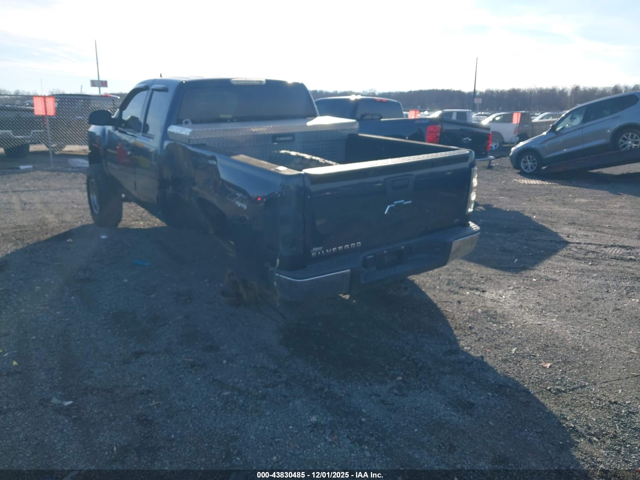 CHEVROLET SILVERADO image 3