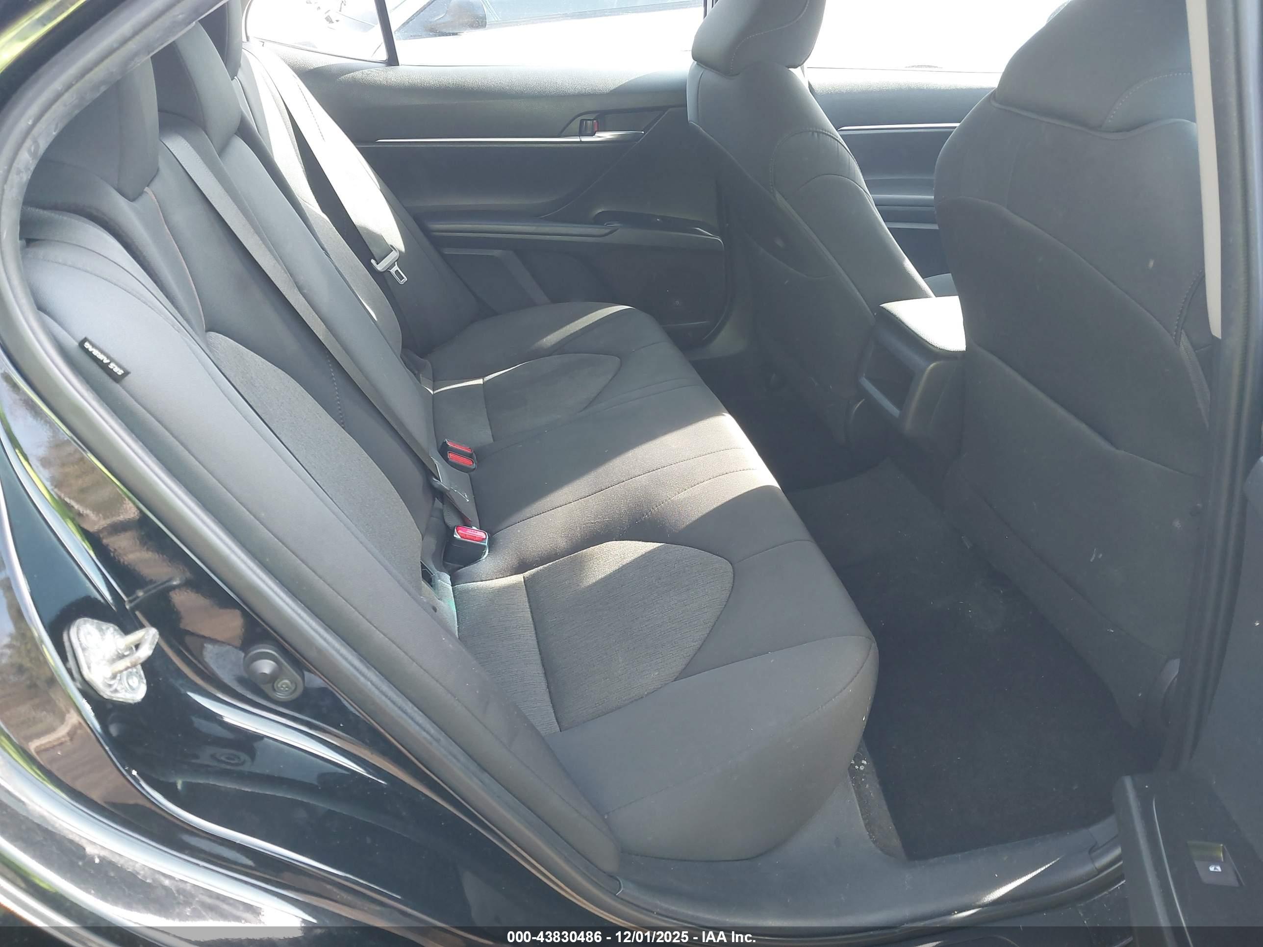 TOYOTA CAMRY image 8
