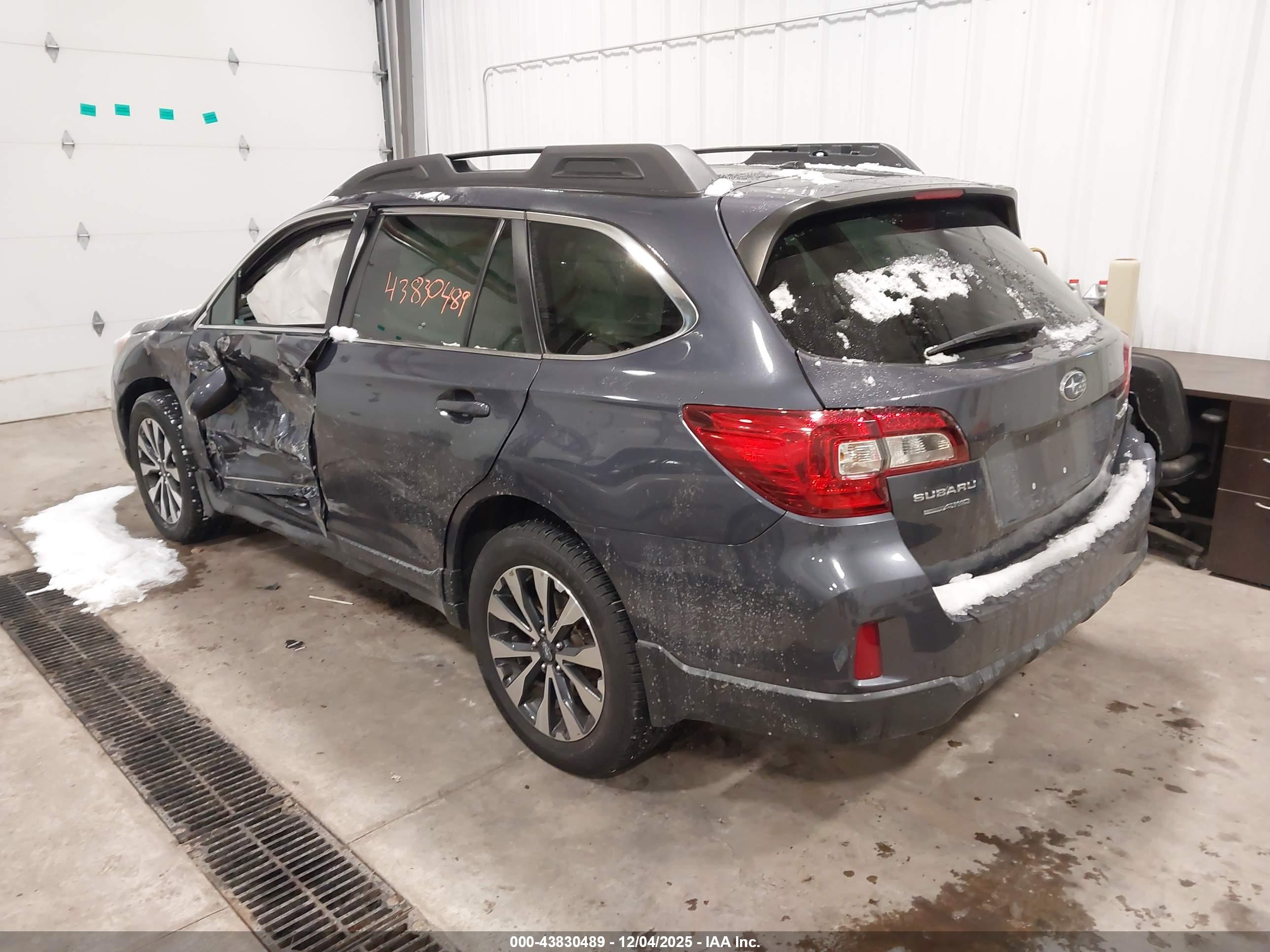 SUBARU OUTBACK image 3
