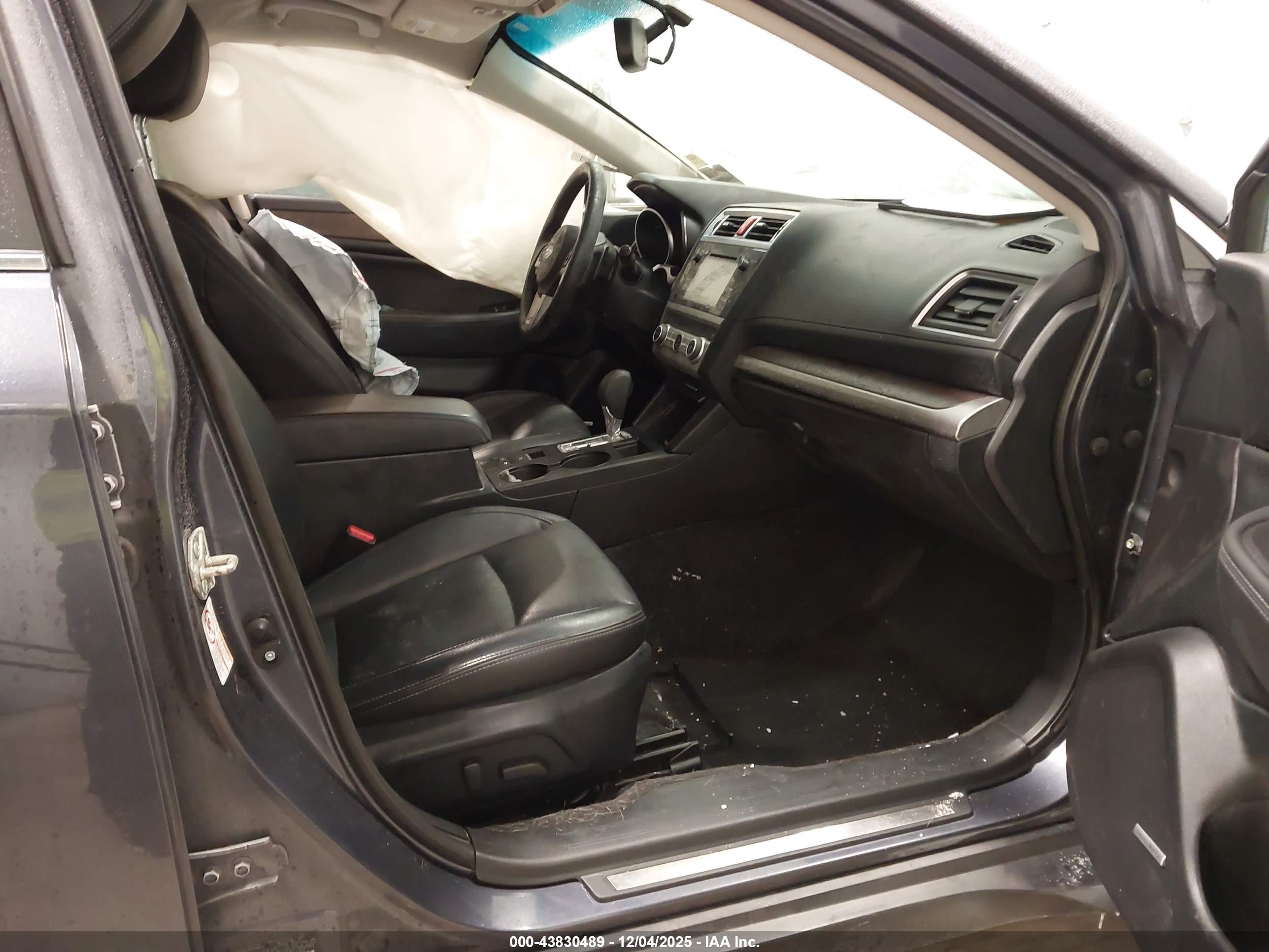 SUBARU OUTBACK image 5