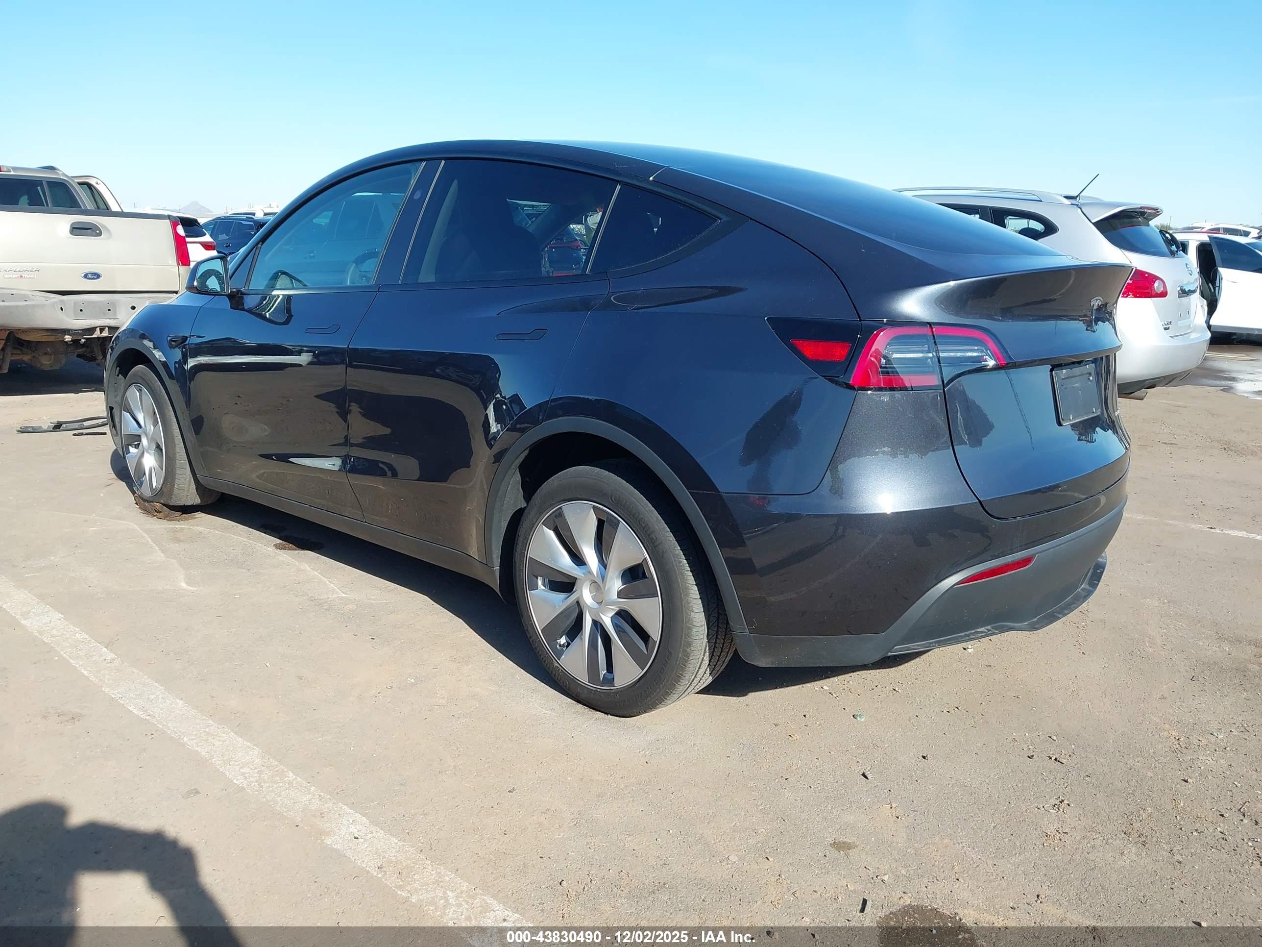 TESLA MODEL image 3