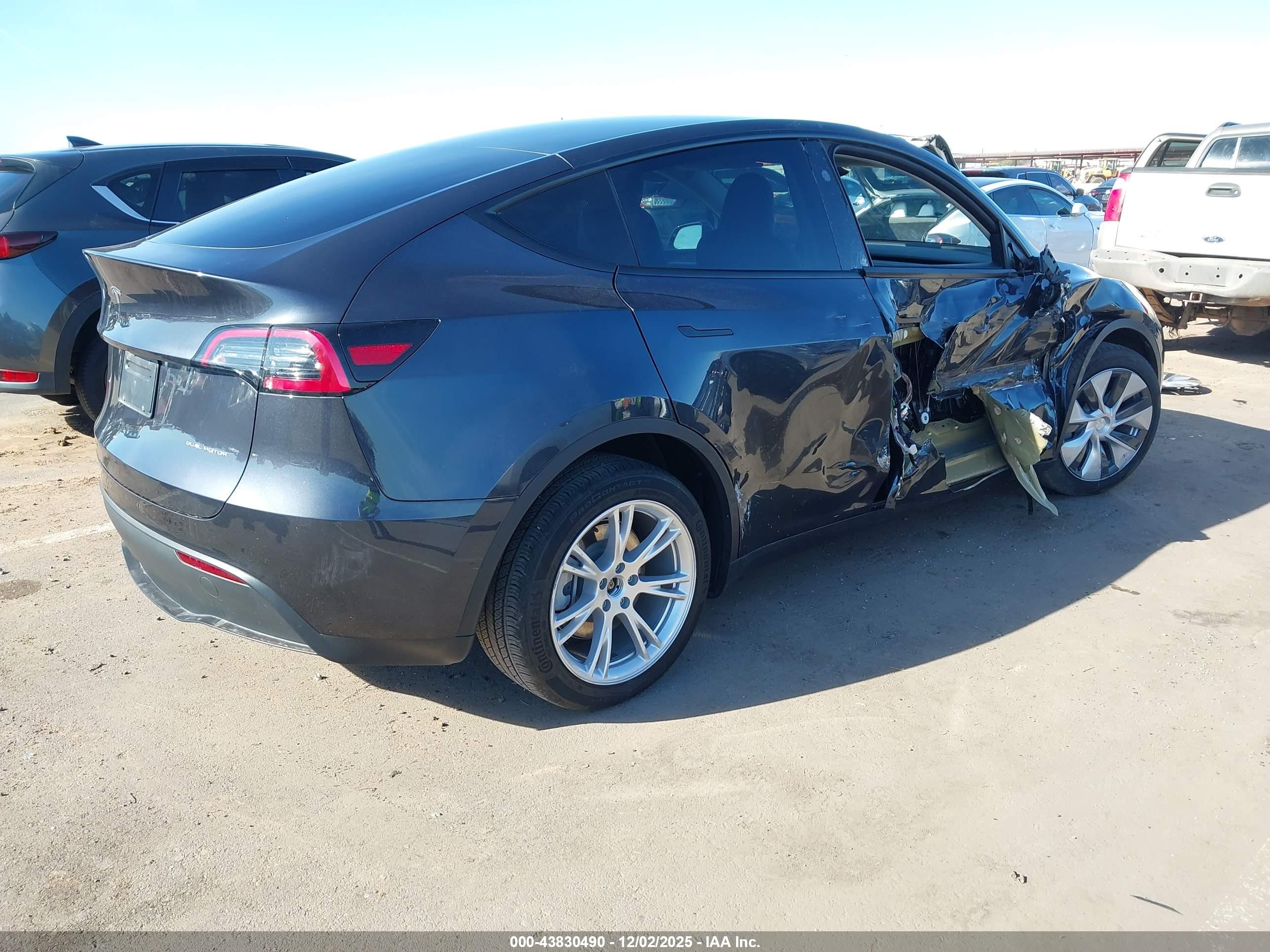 TESLA MODEL image 4