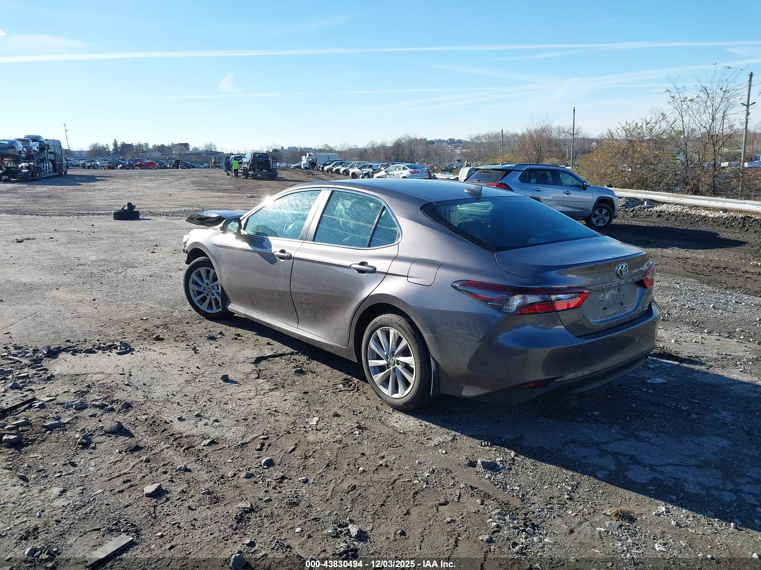TOYOTA CAMRY image 3