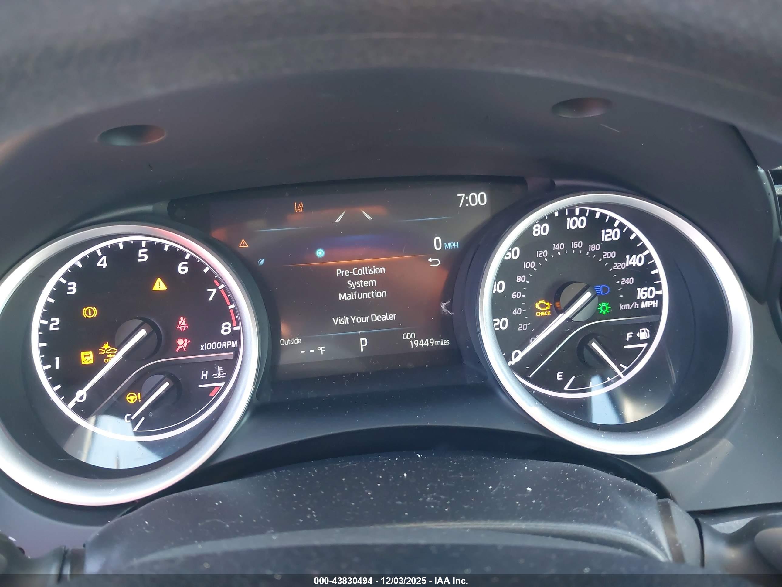 TOYOTA CAMRY image 7