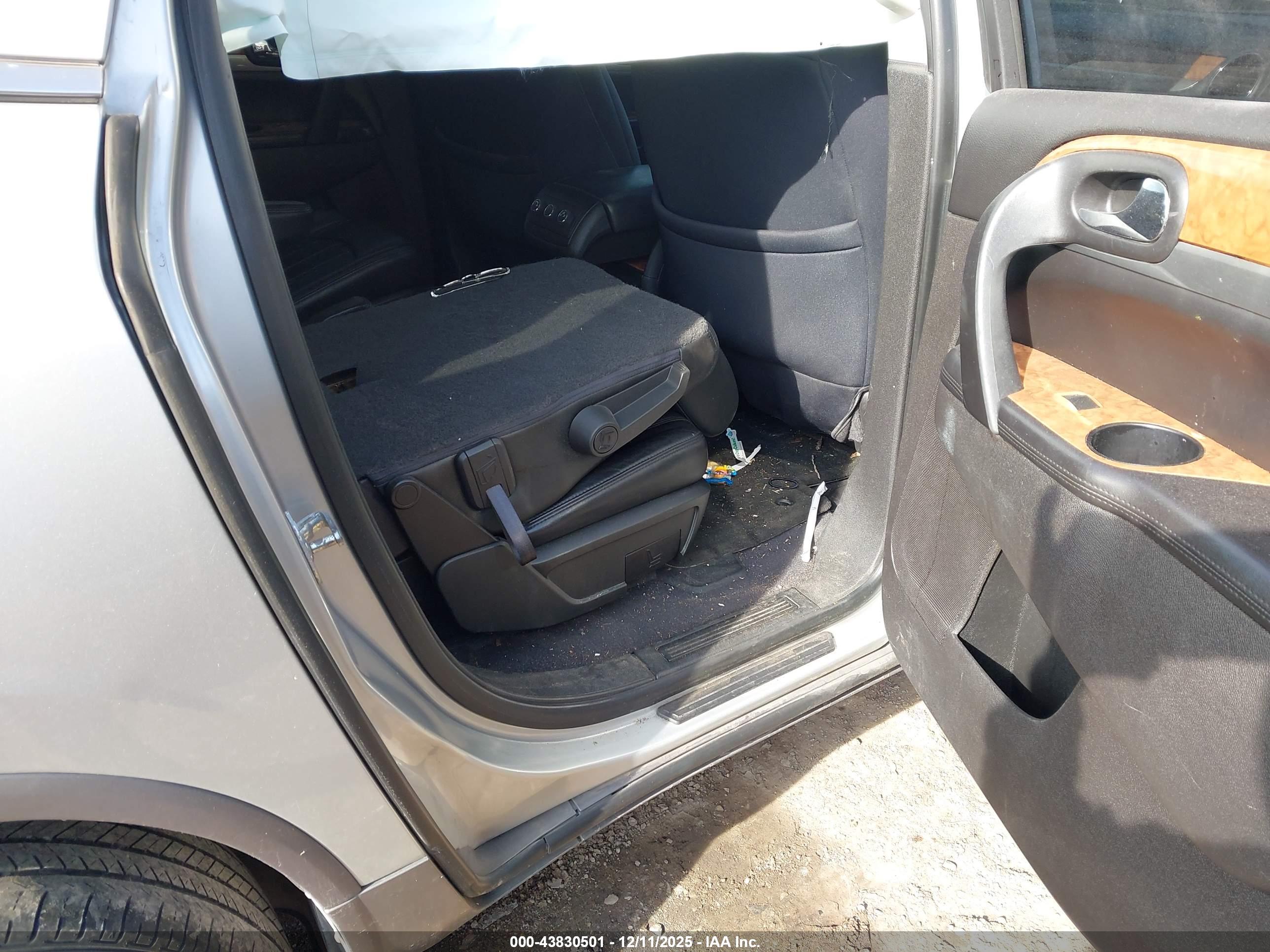 BUICK ENCLAVE image 8
