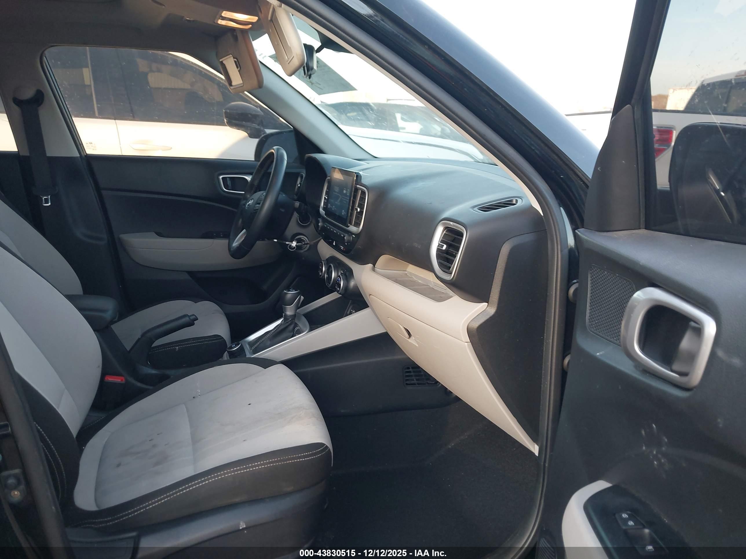 HYUNDAI VENUE image 5