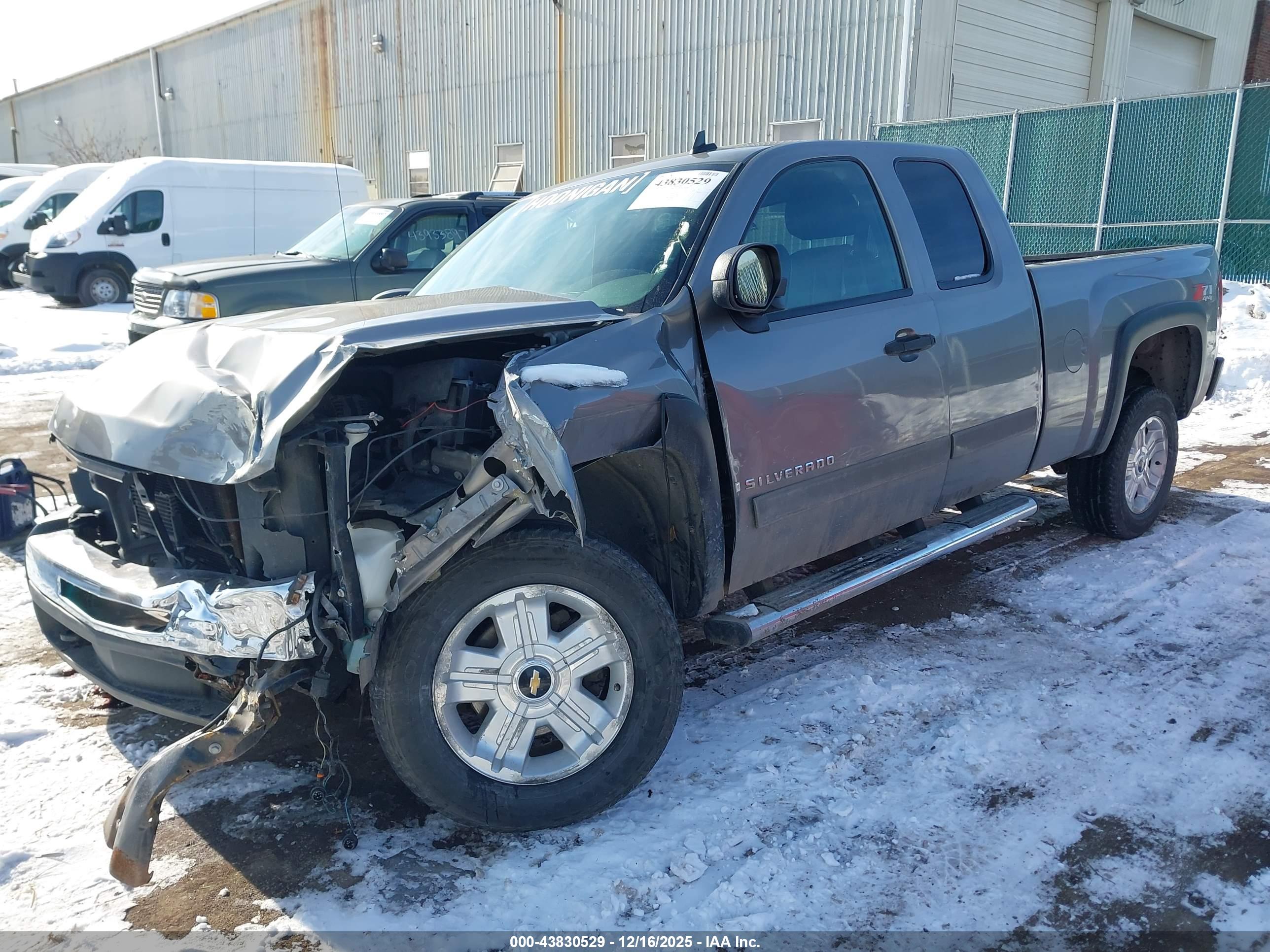 CHEVROLET SILVERADO image 2