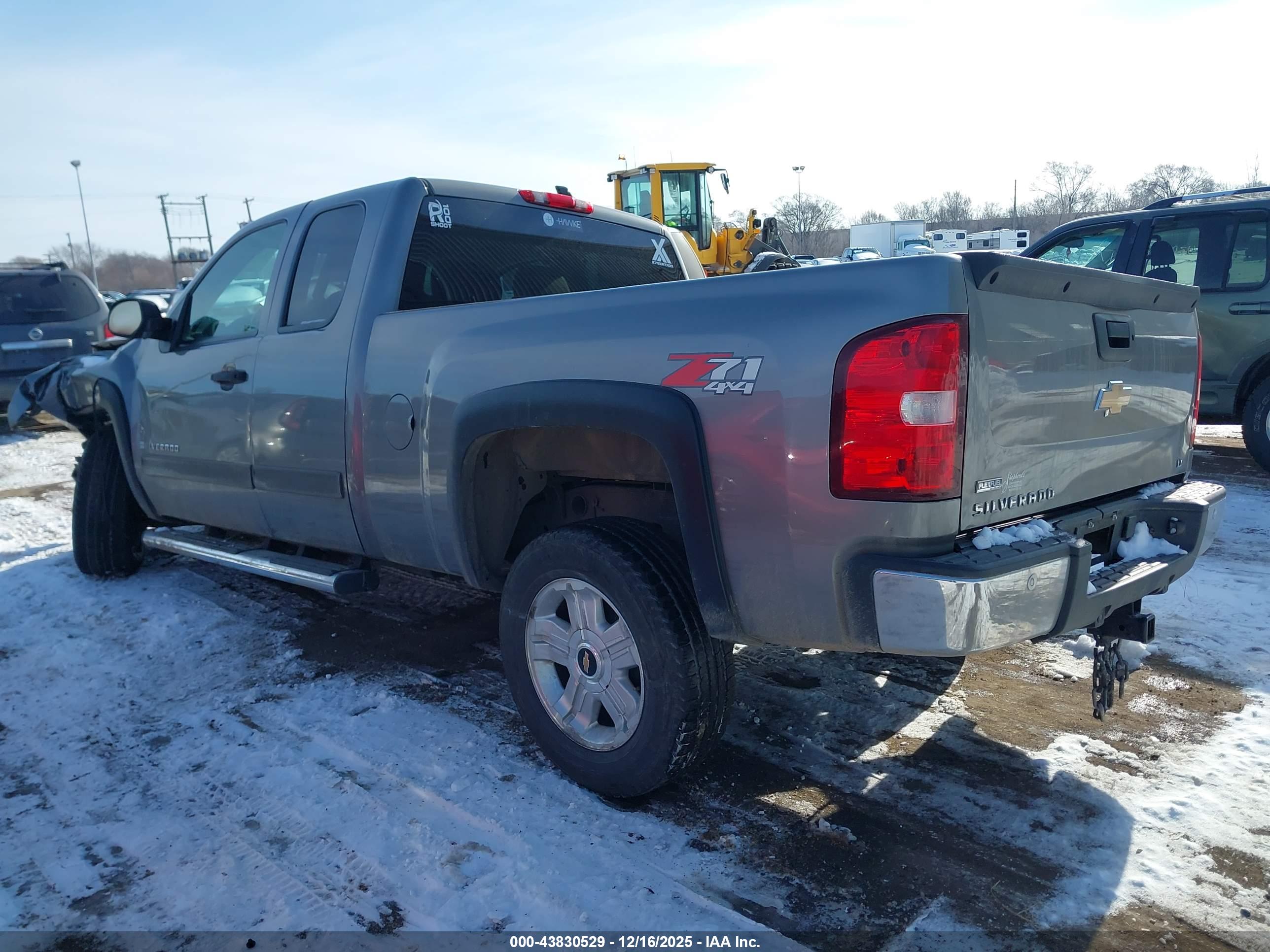 CHEVROLET SILVERADO image 3