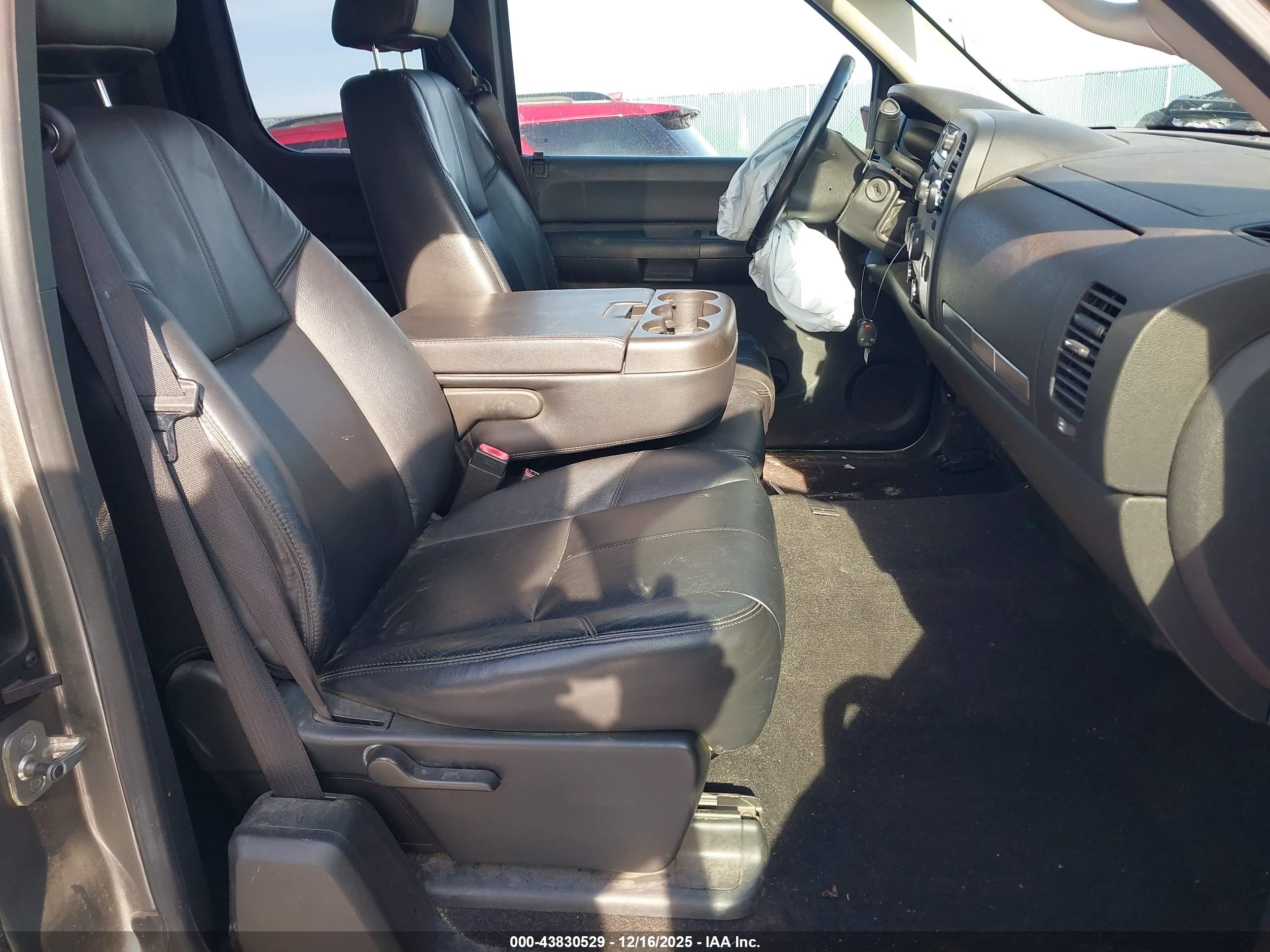 CHEVROLET SILVERADO image 5