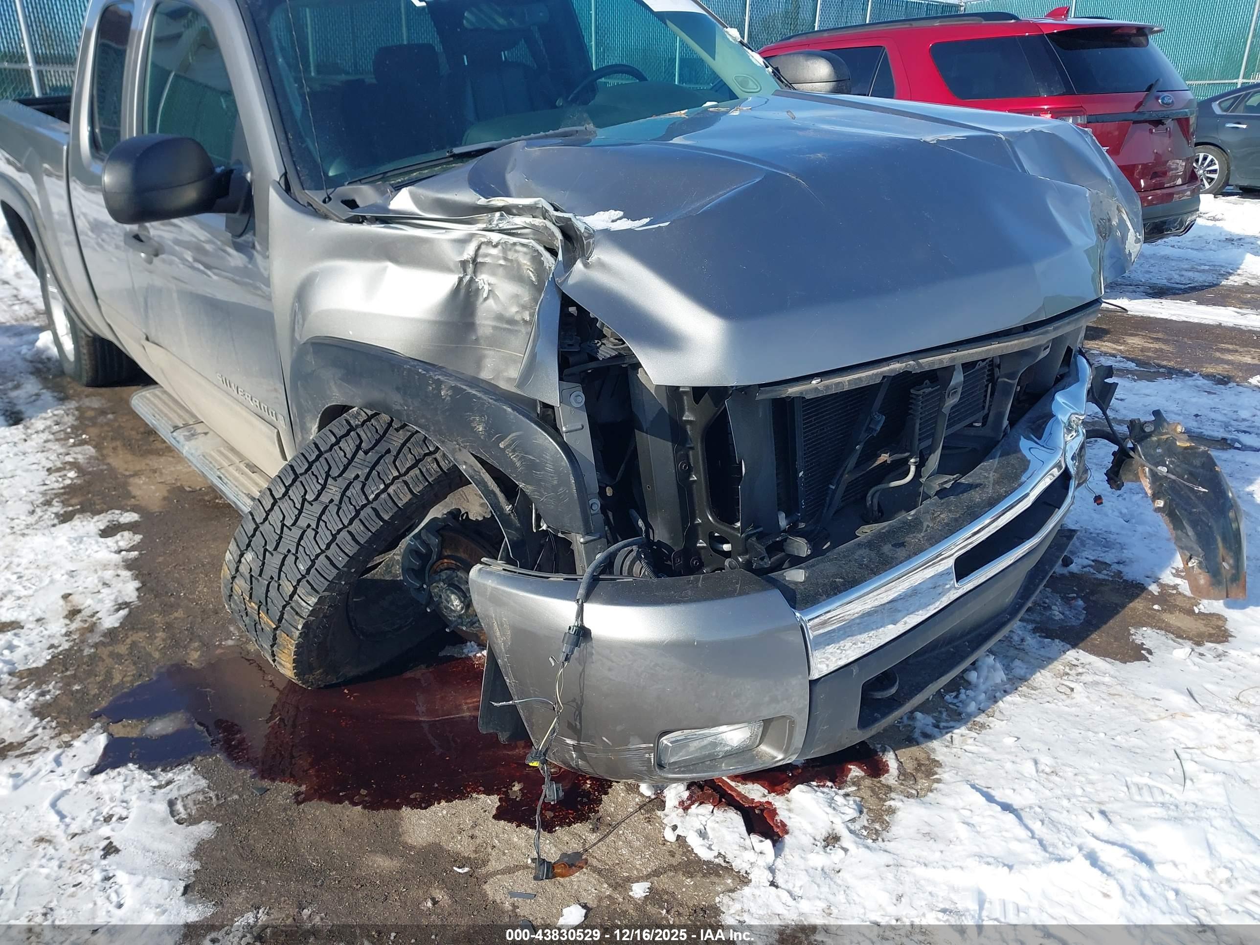CHEVROLET SILVERADO image 6