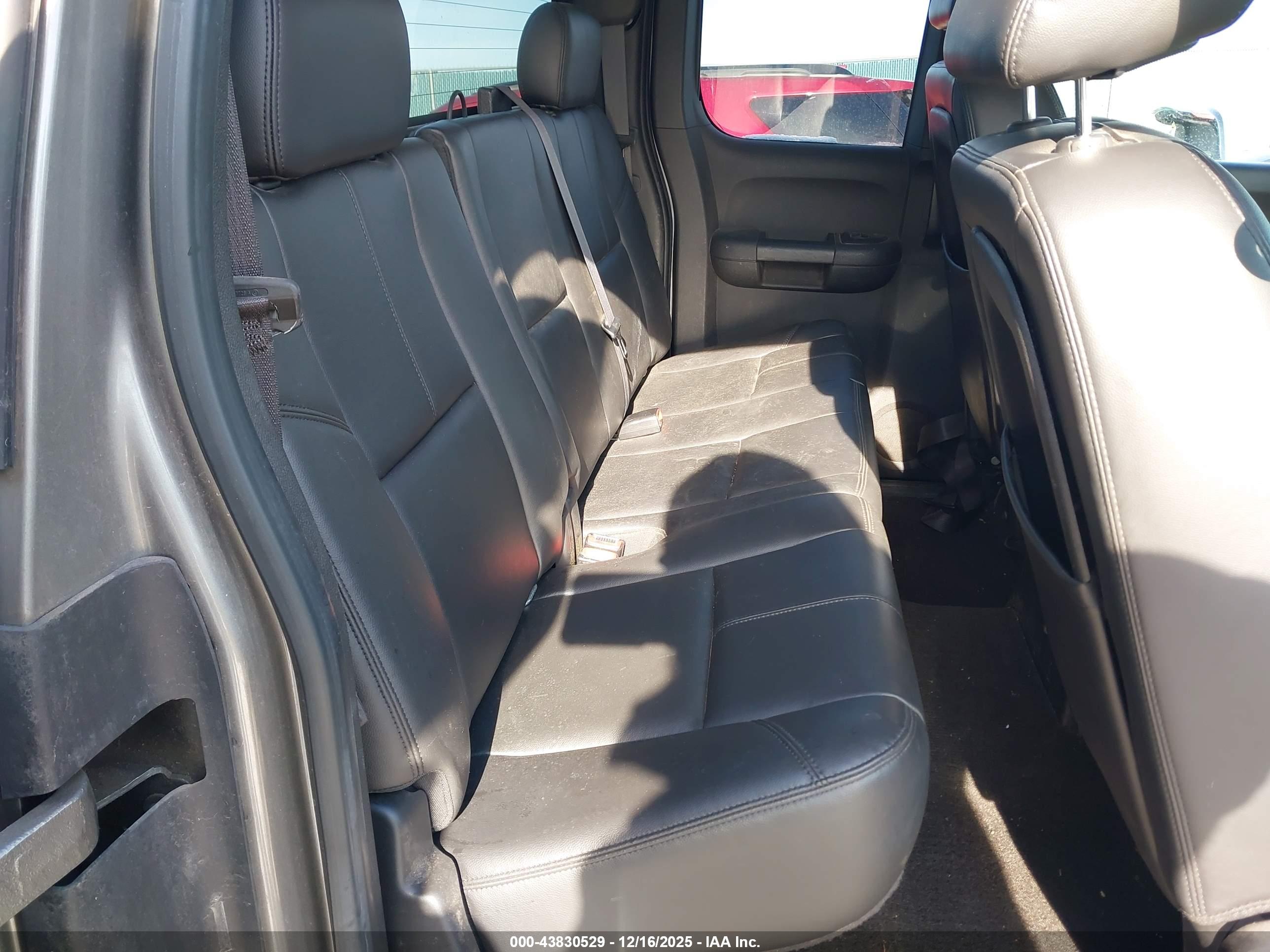 CHEVROLET SILVERADO image 8