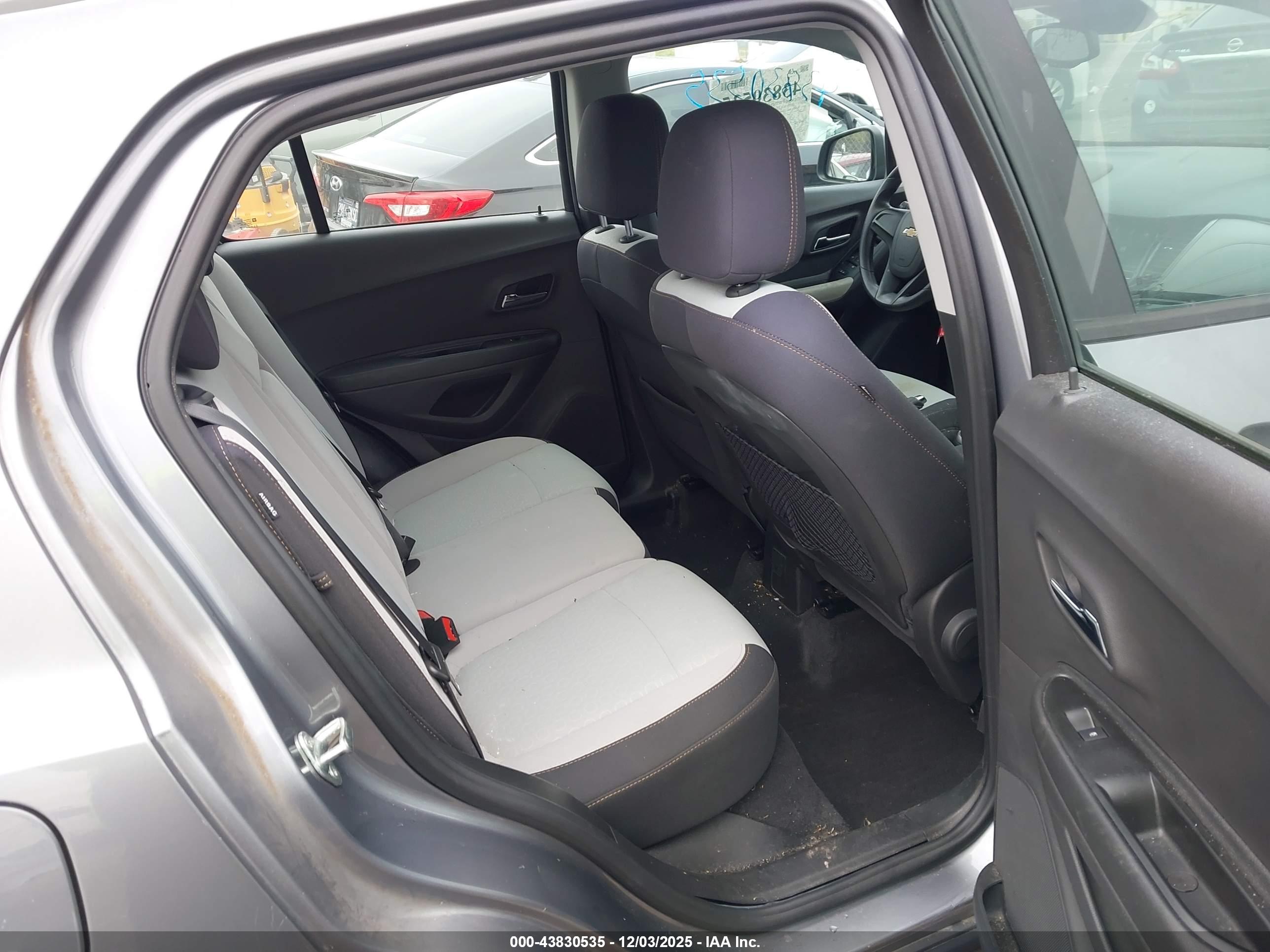 CHEVROLET TRAX image 8