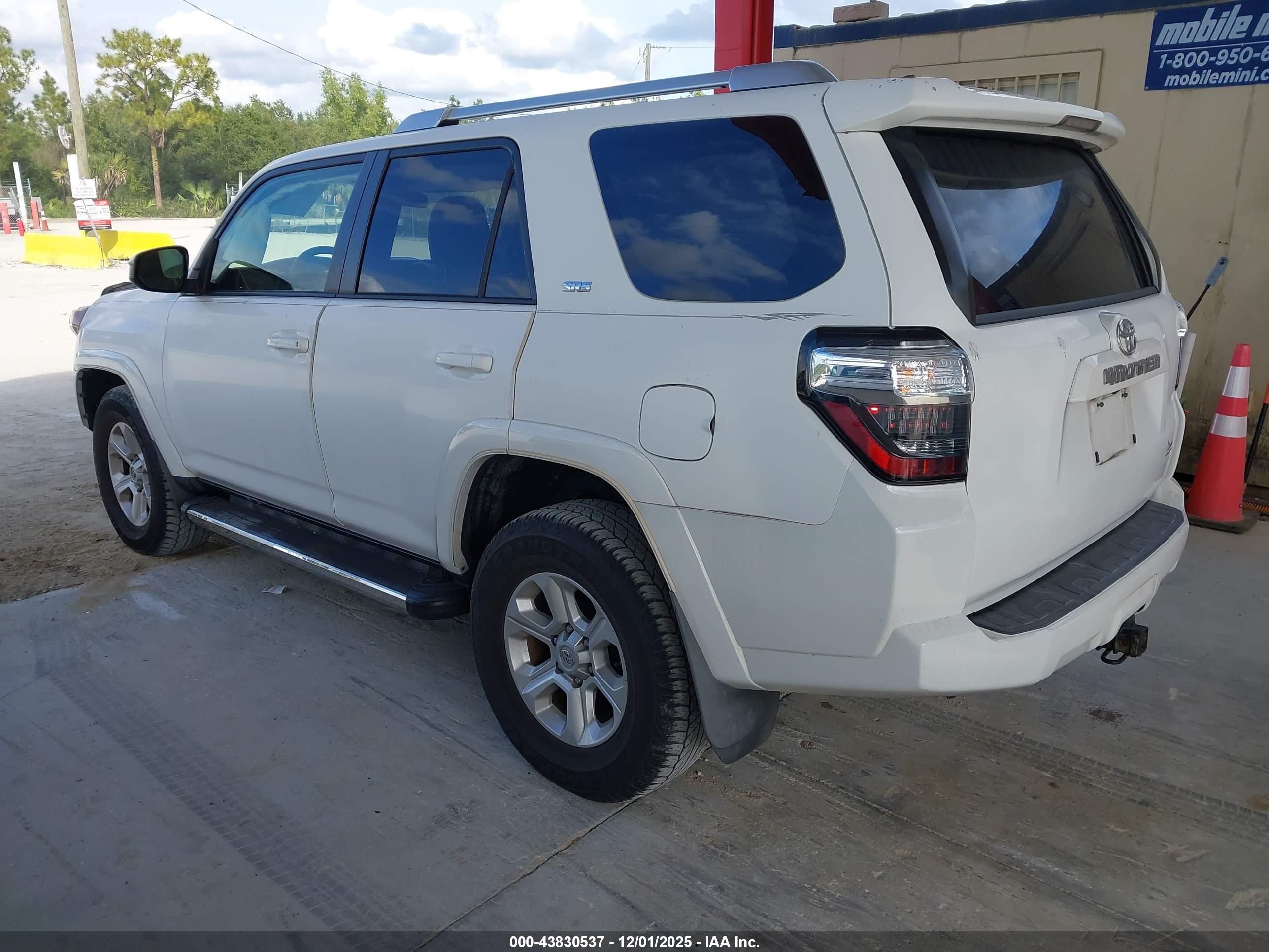 TOYOTA 4RUNNER image 3