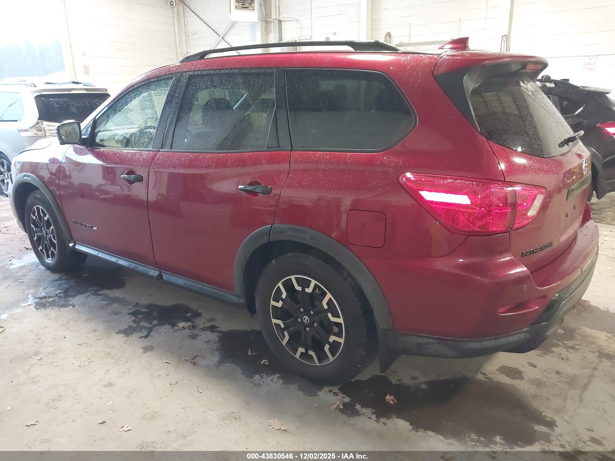 NISSAN PATHFINDER image 3