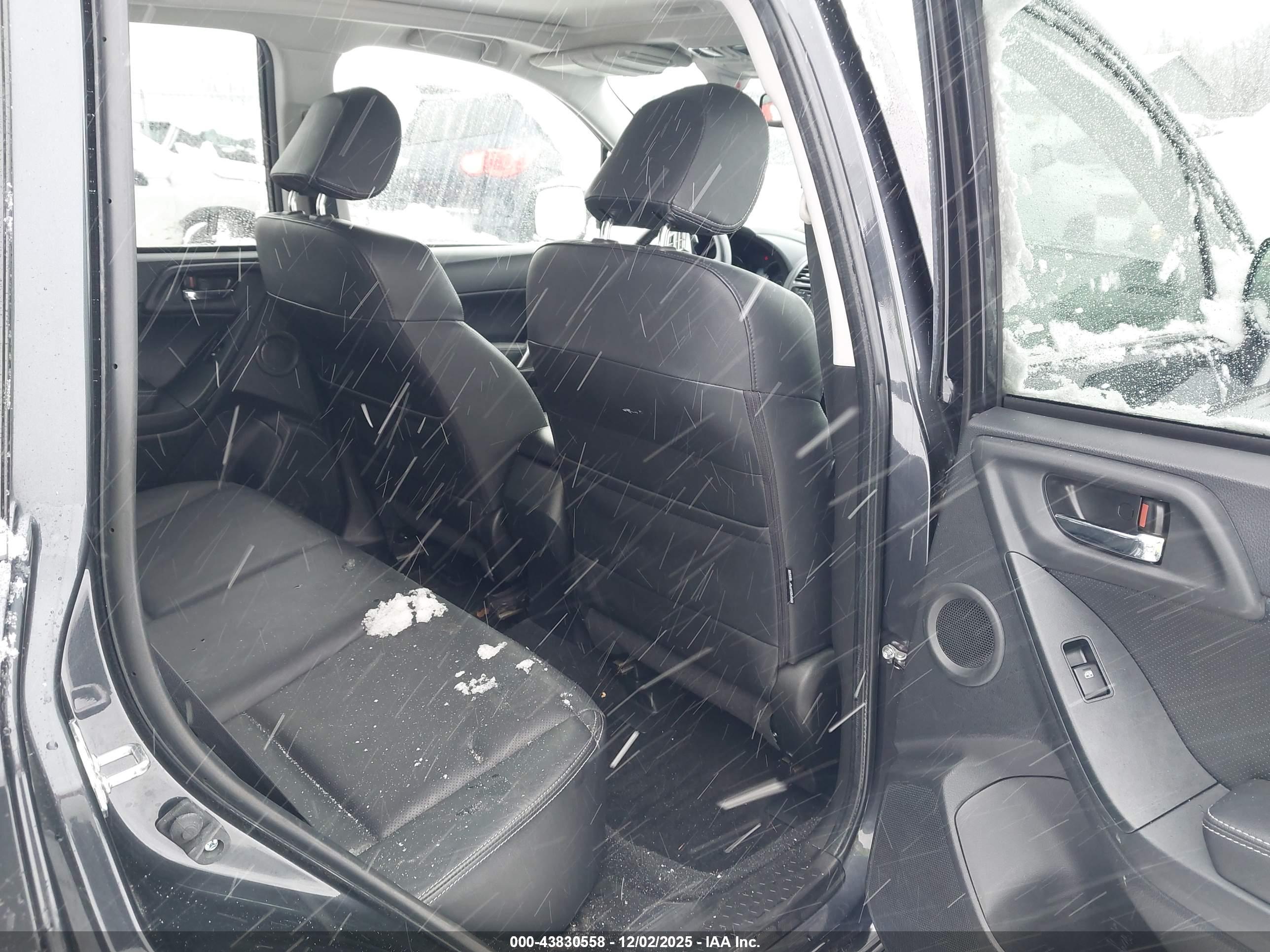 SUBARU FORESTER image 8
