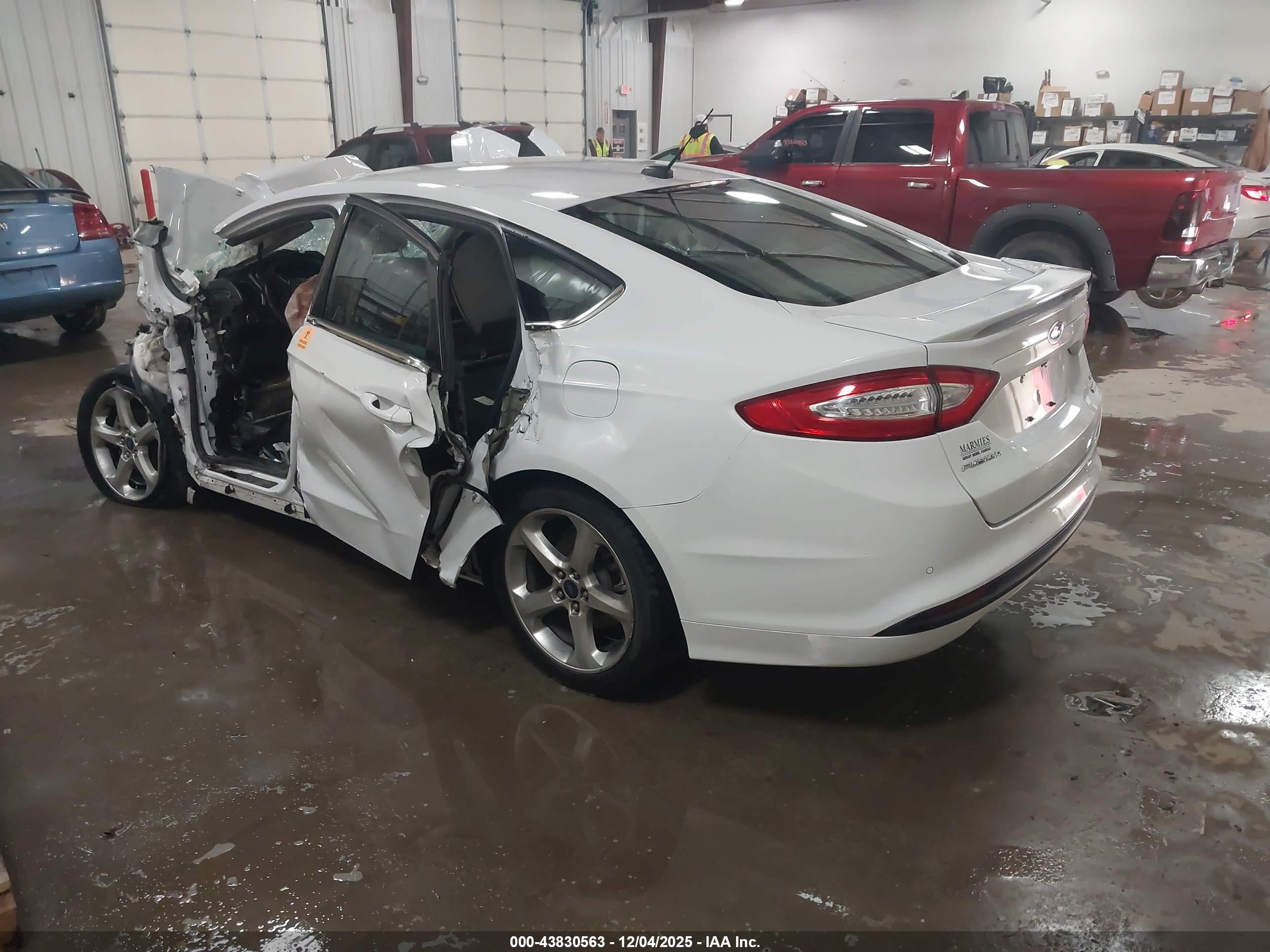 FORD FUSION image 3