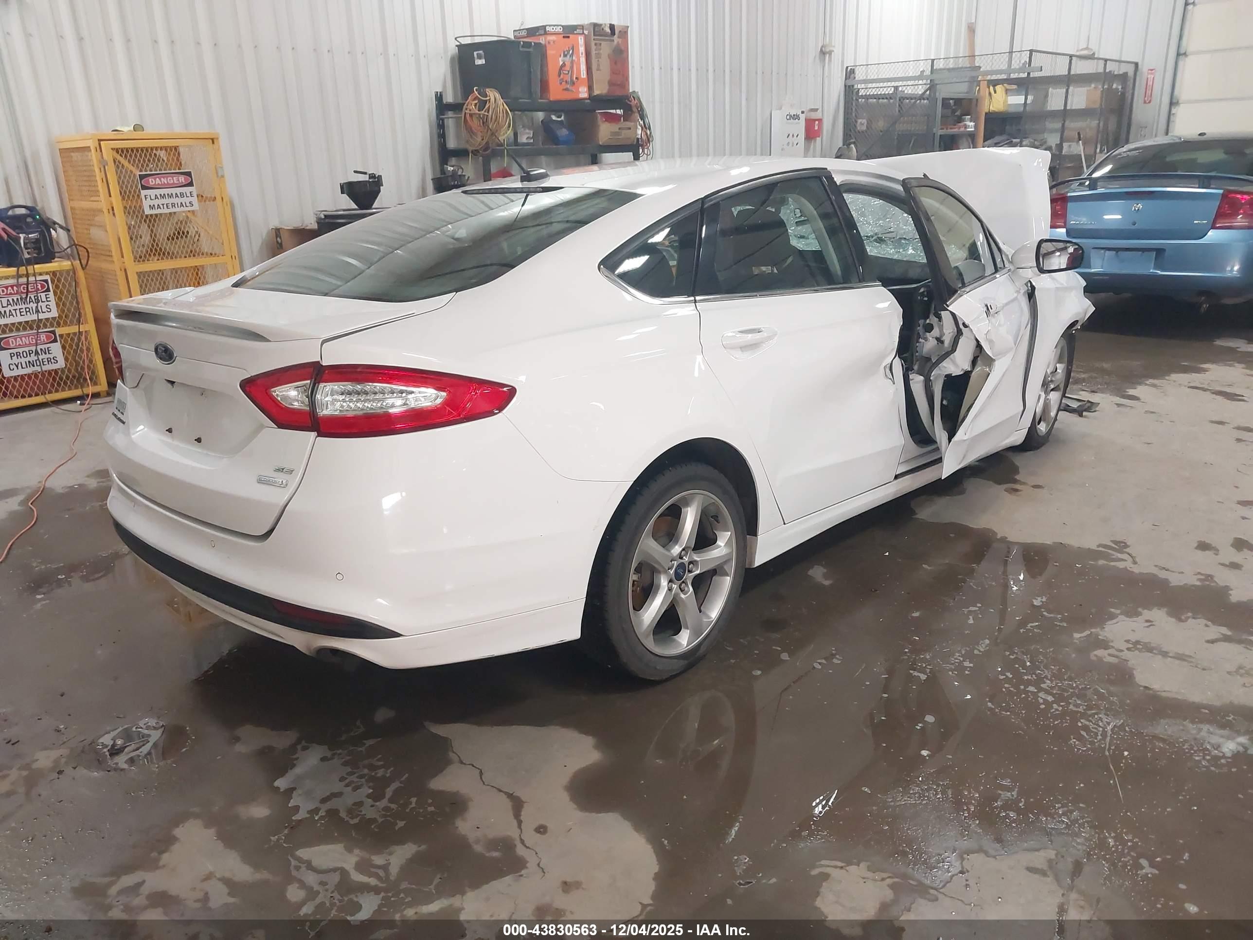 FORD FUSION image 4
