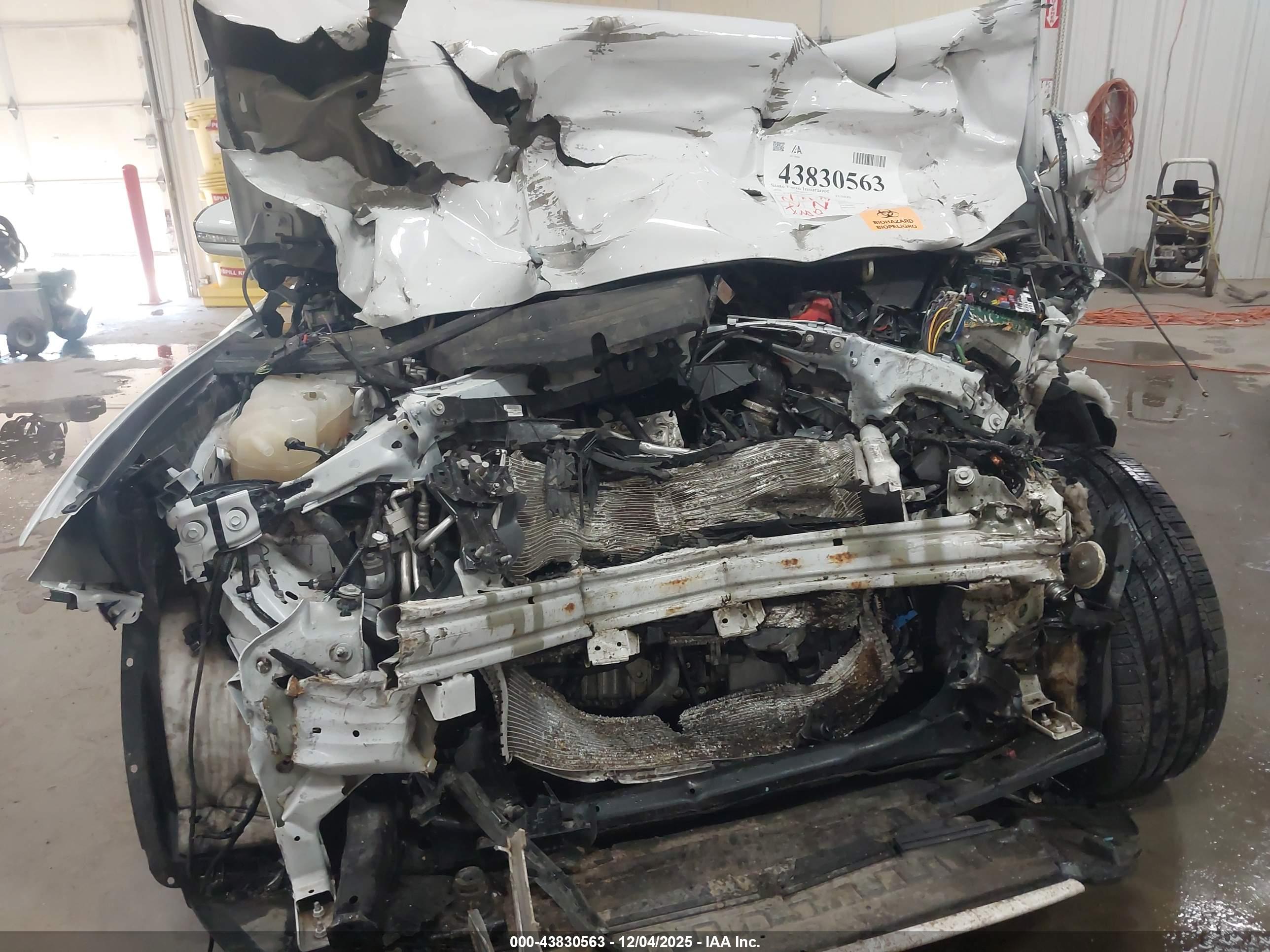 FORD FUSION image 6