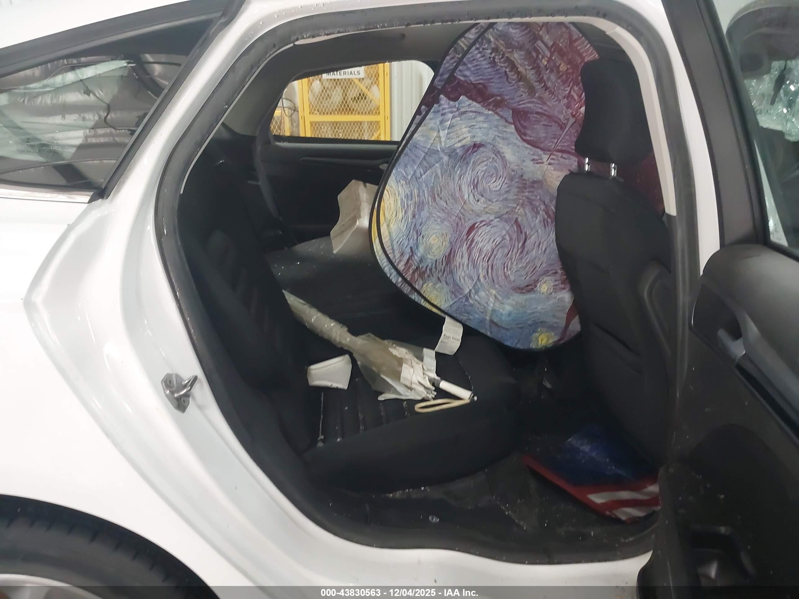 FORD FUSION image 8