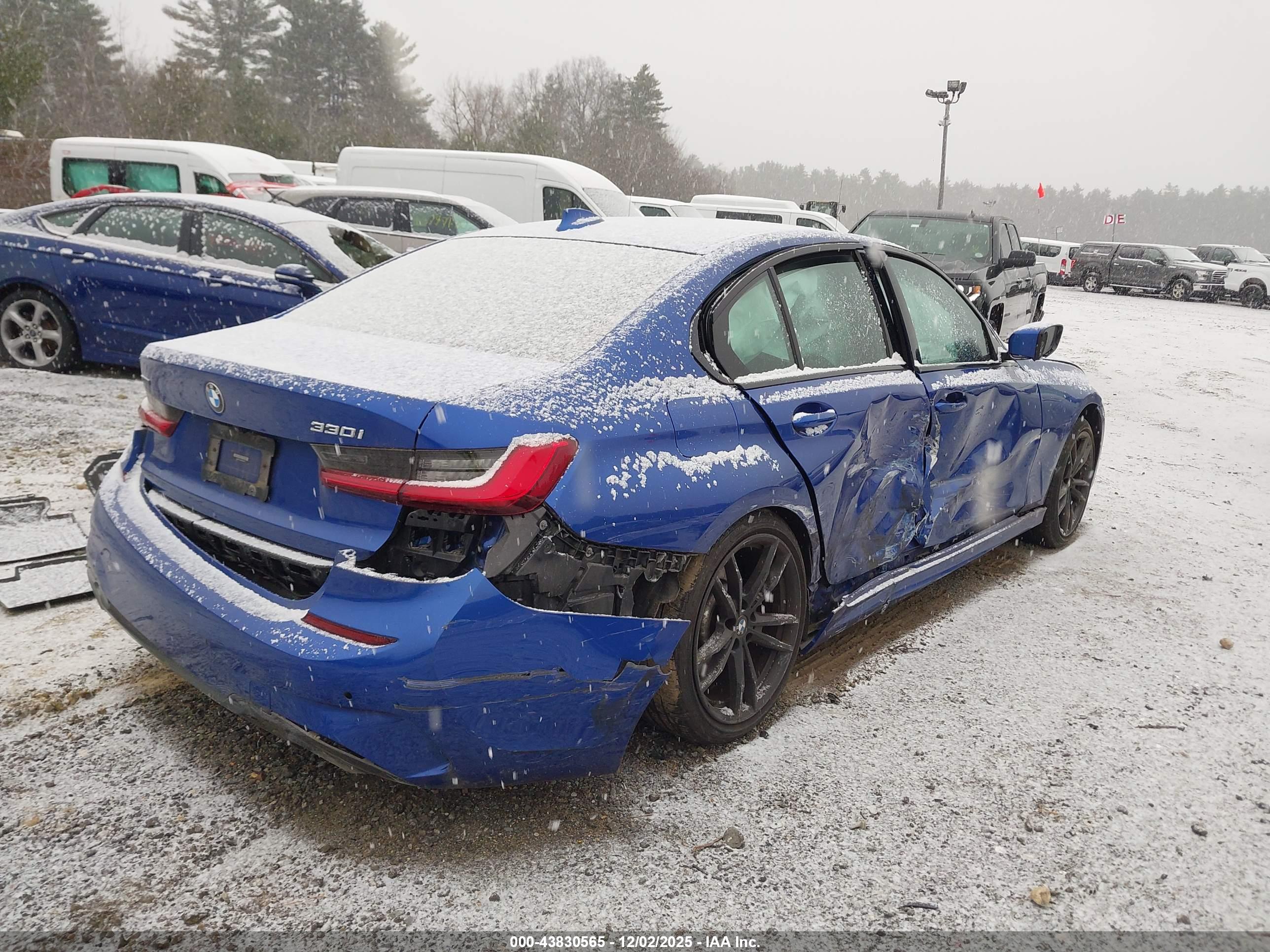 BMW 330I image 4