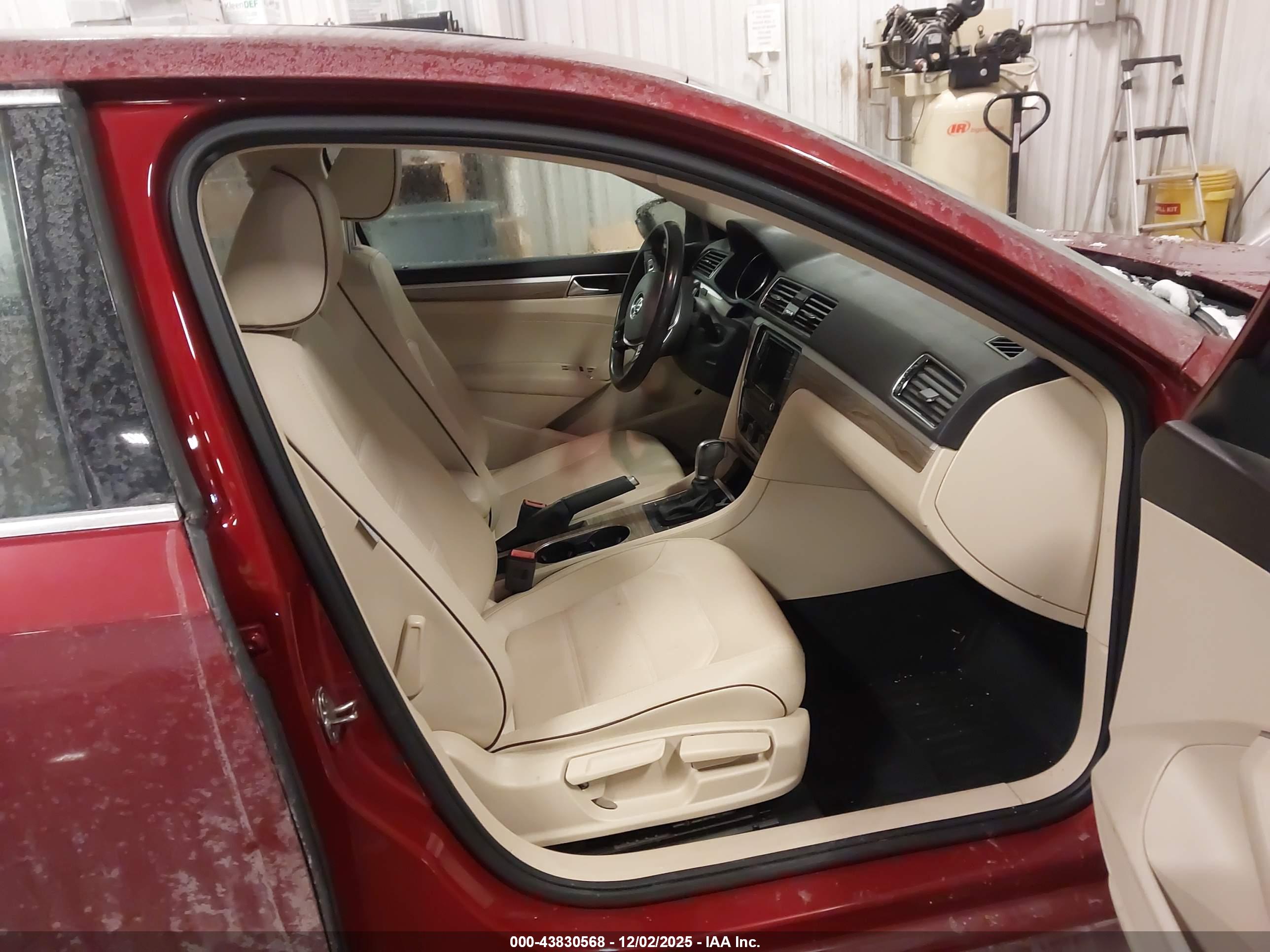 VOLKSWAGEN PASSAT image 5