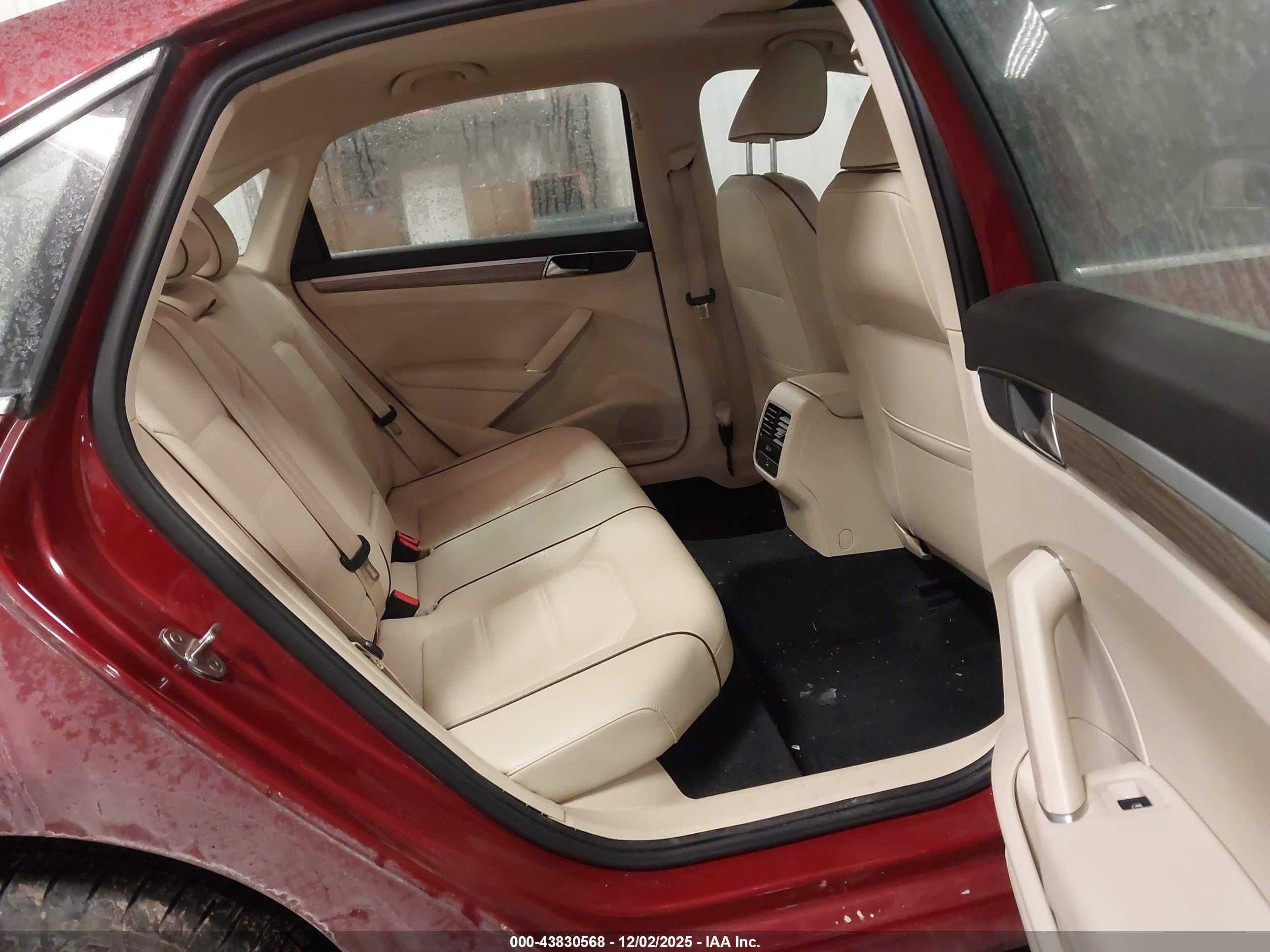 VOLKSWAGEN PASSAT image 8