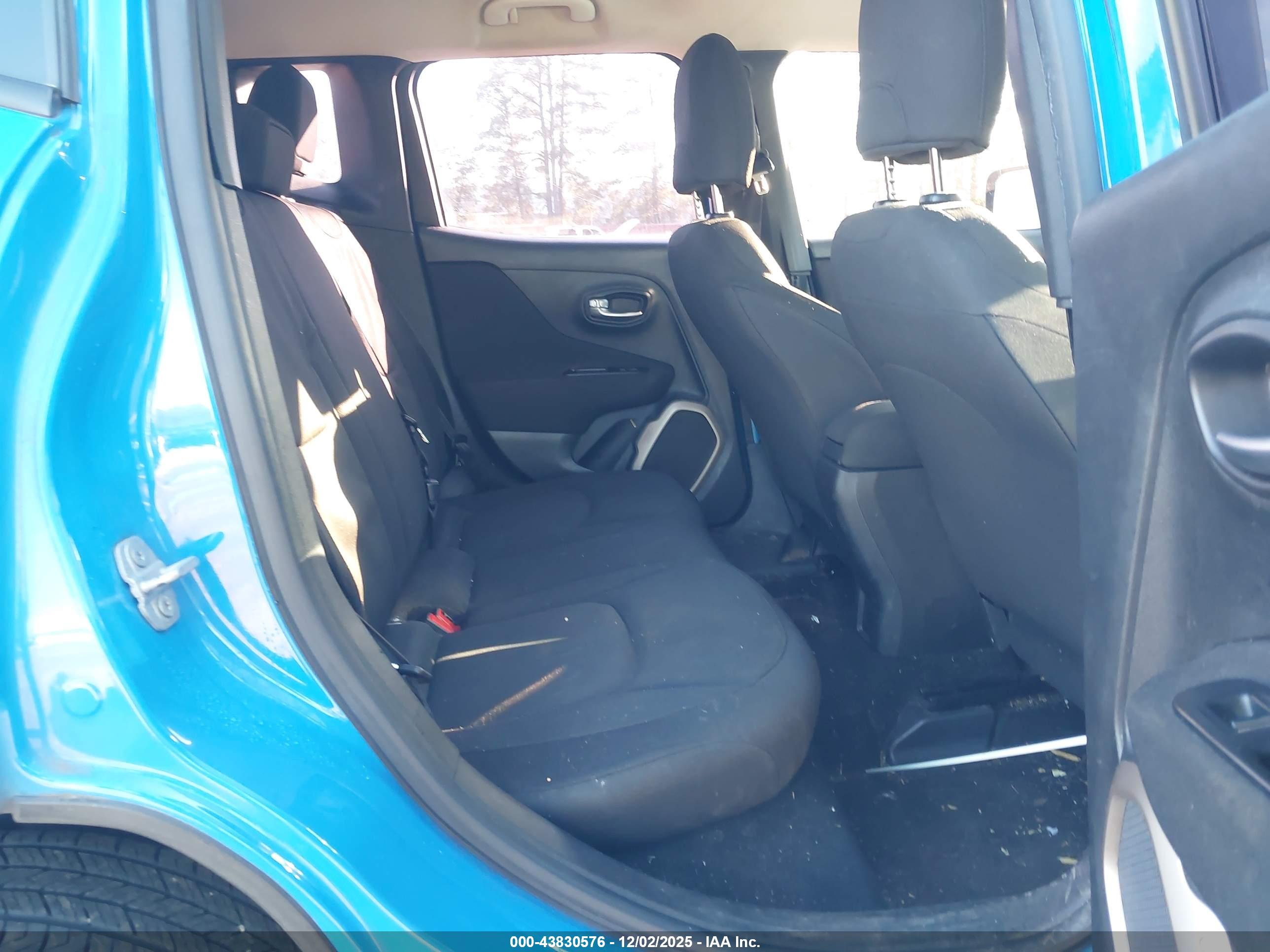 JEEP RENEGADE image 8