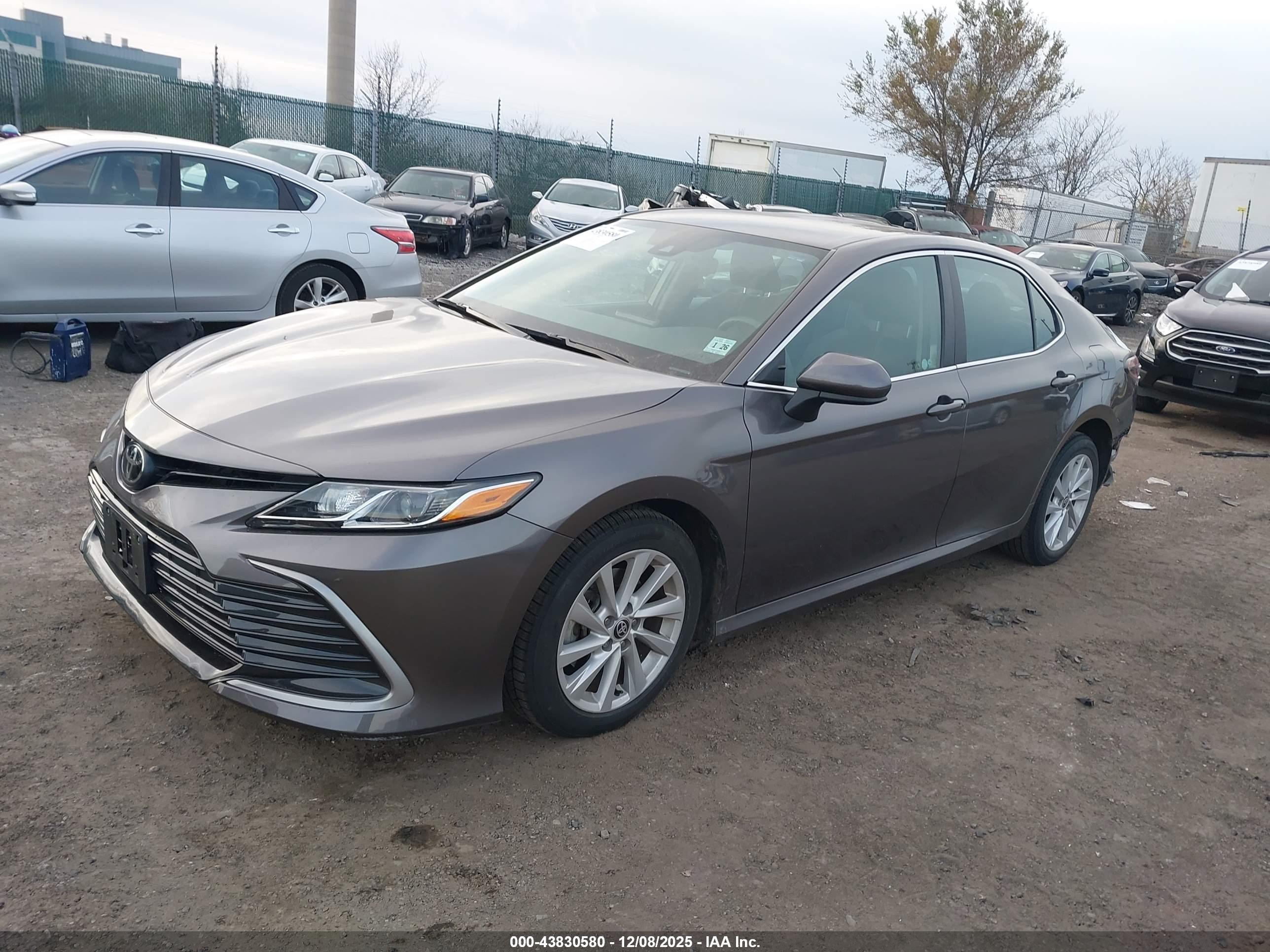 TOYOTA CAMRY image 2