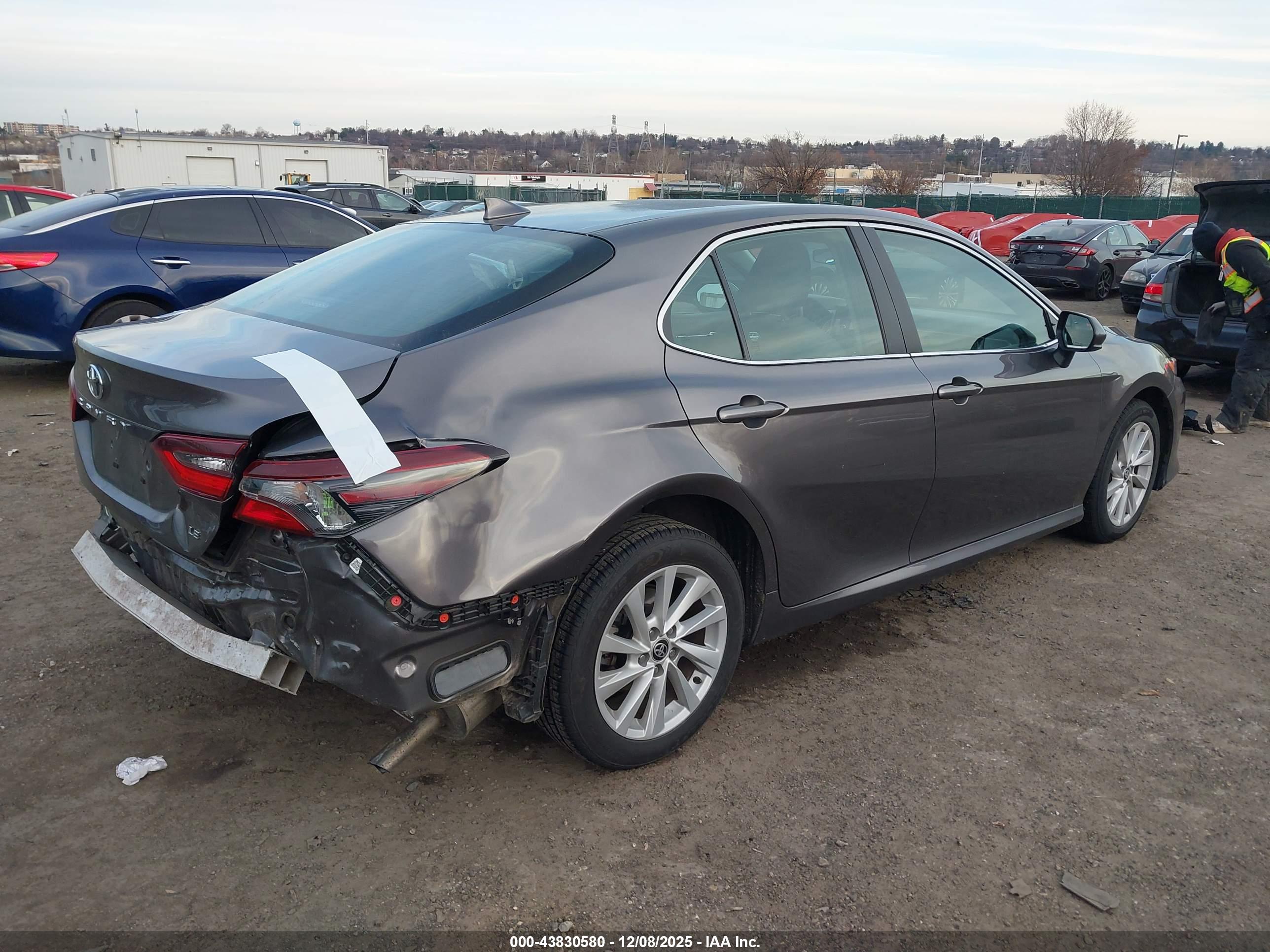 TOYOTA CAMRY image 4