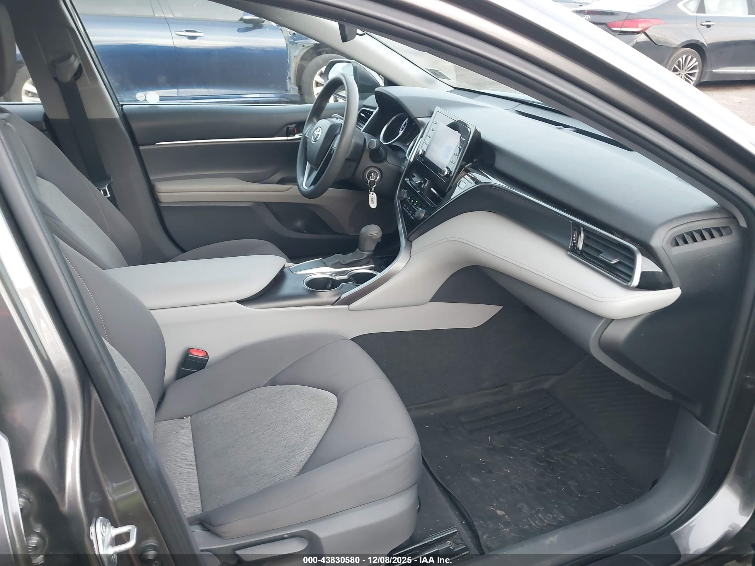 TOYOTA CAMRY image 5