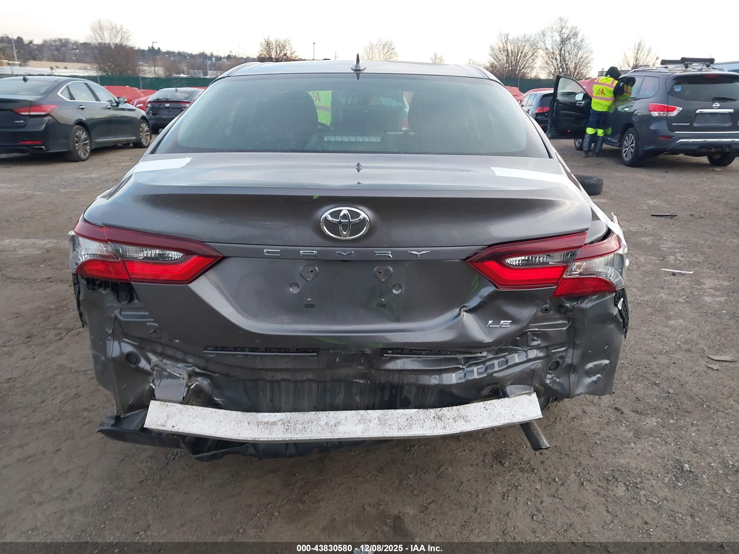 TOYOTA CAMRY image 6