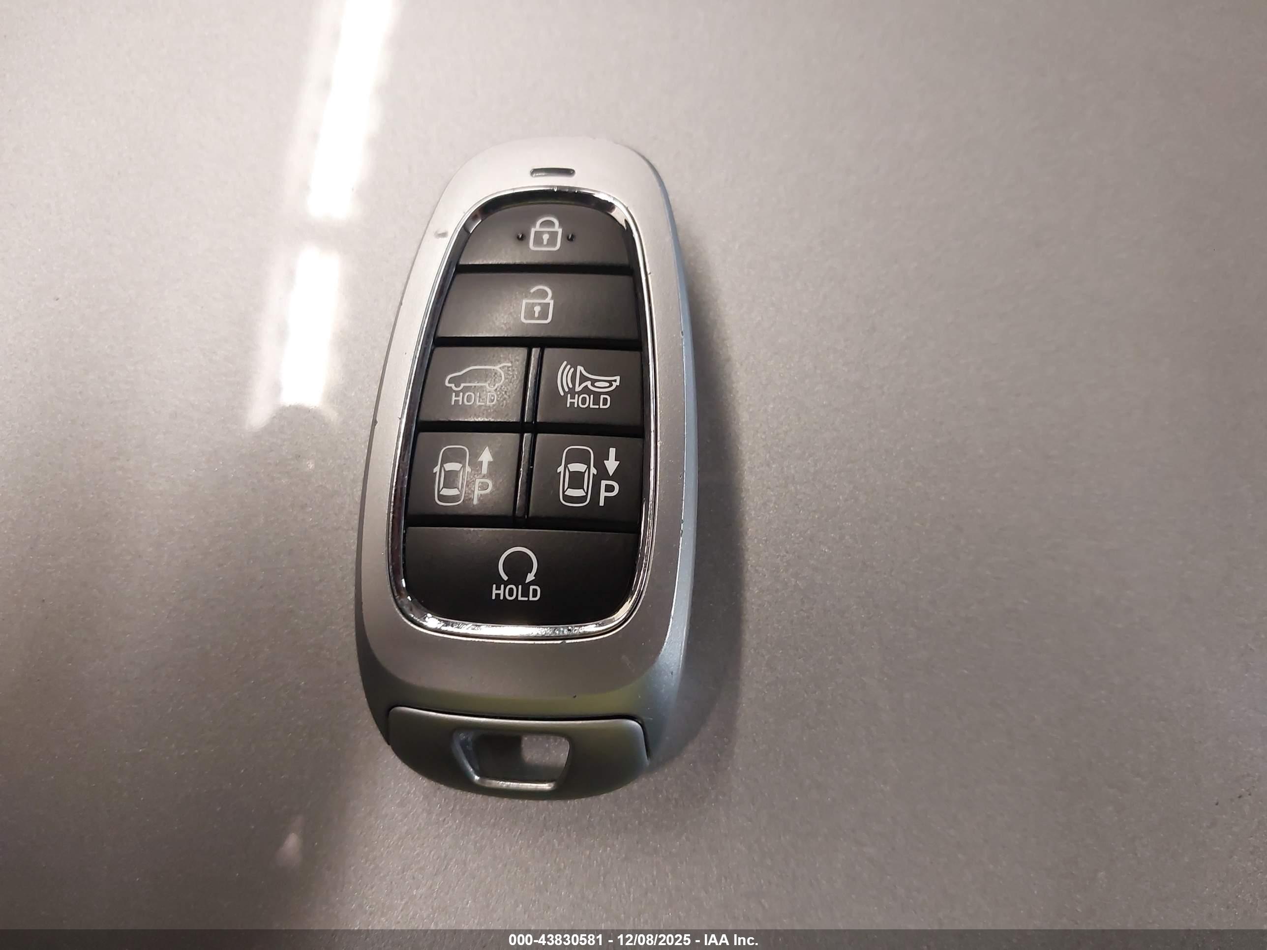 HYUNDAI TUCSON image 11