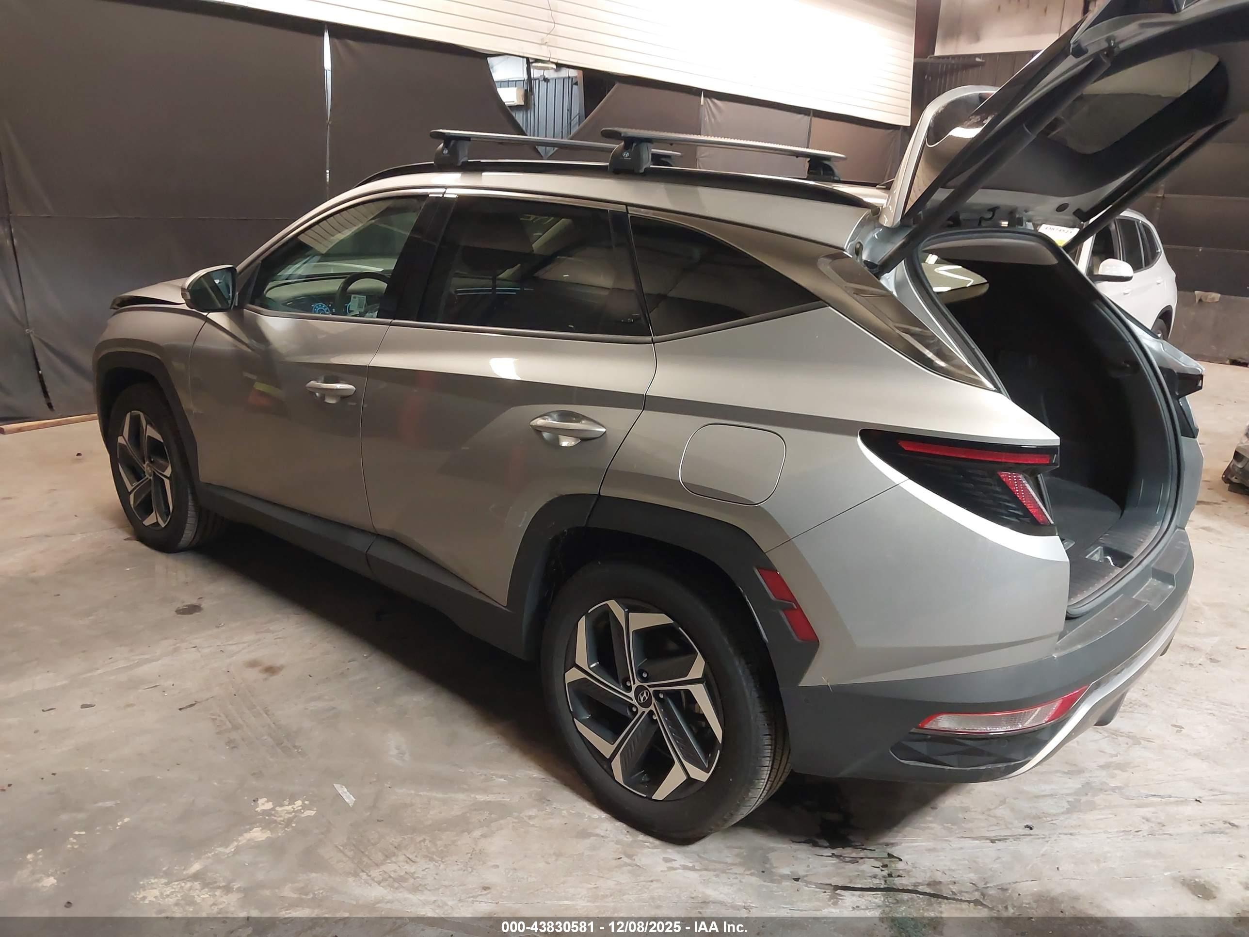 HYUNDAI TUCSON image 3
