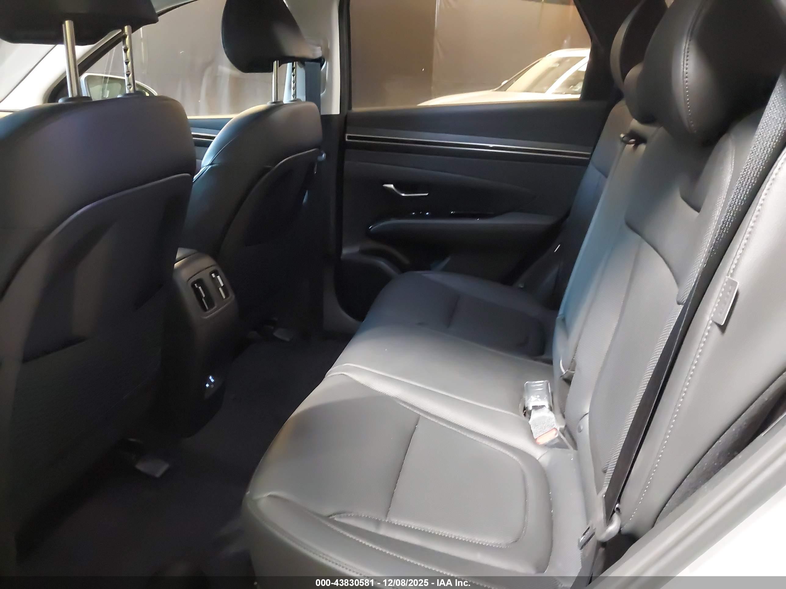 HYUNDAI TUCSON image 8