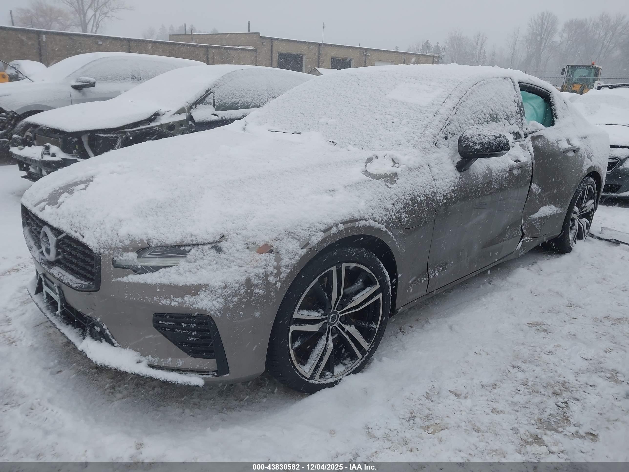 VOLVO S60 image 2