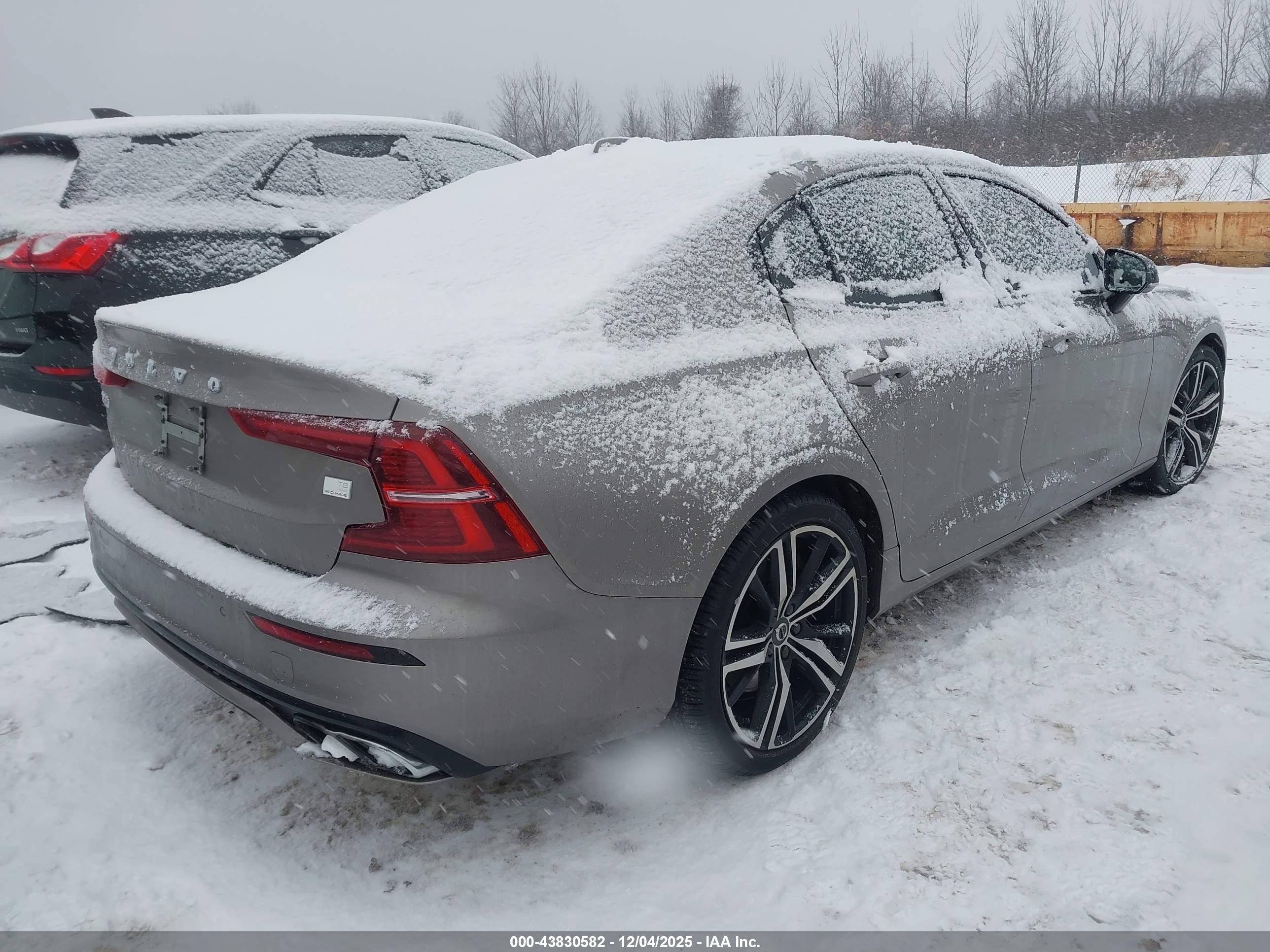 VOLVO S60 image 4