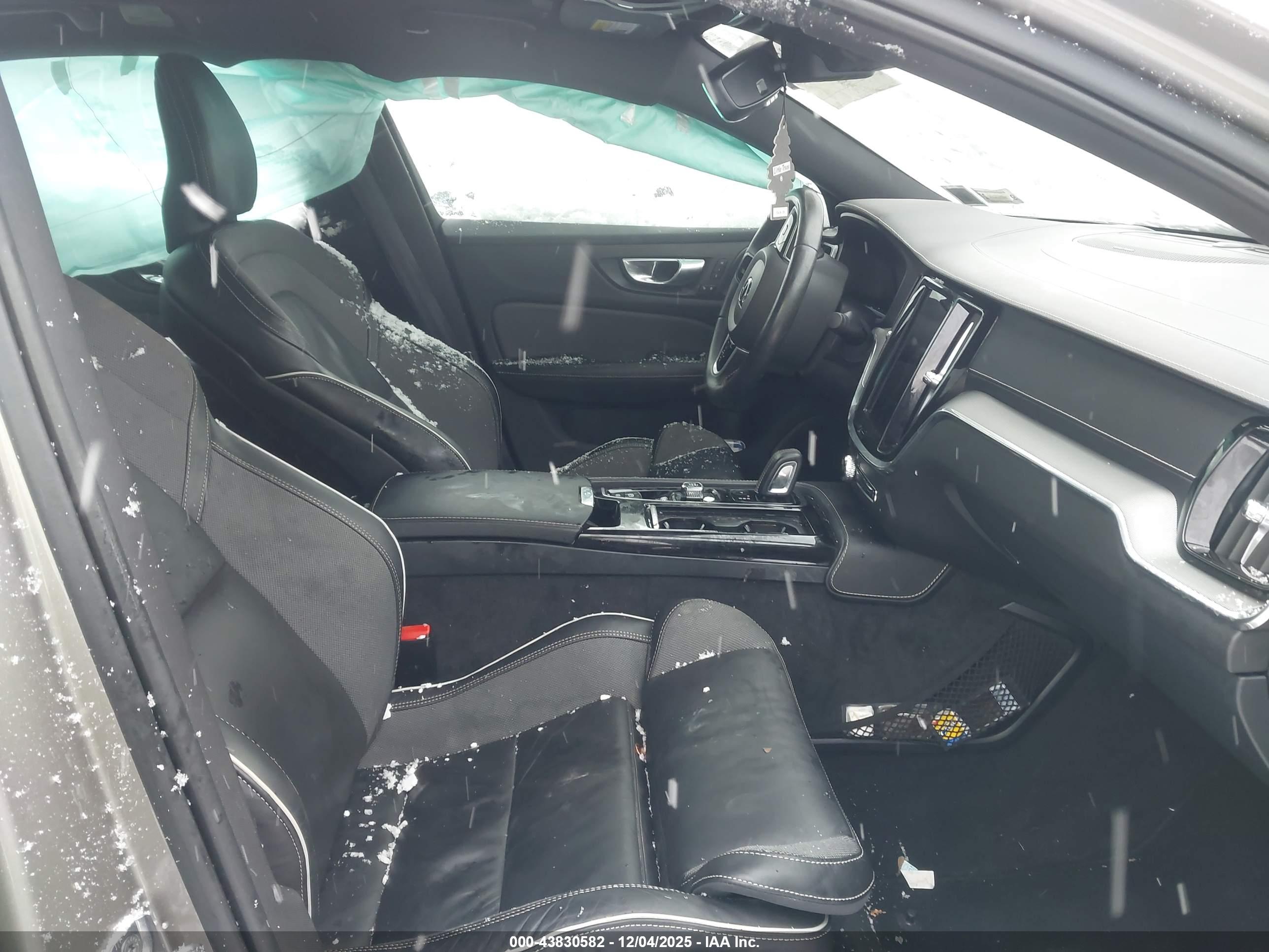 VOLVO S60 image 5