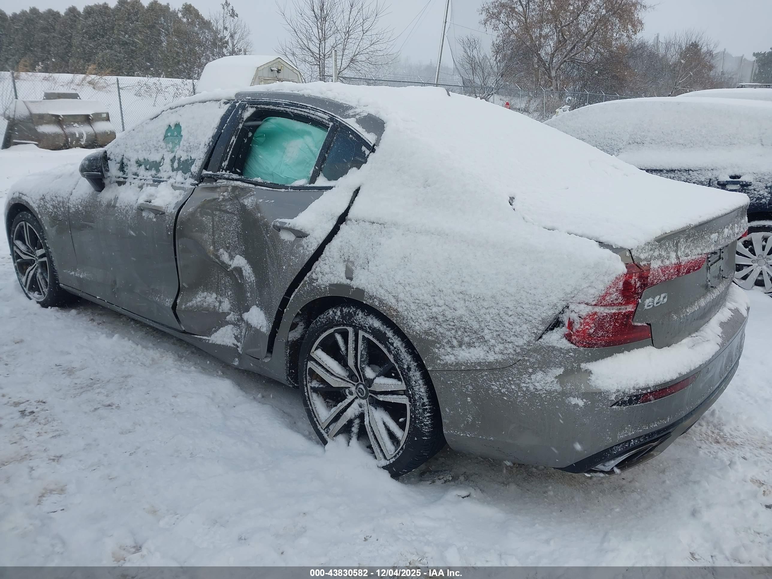 VOLVO S60 image 6