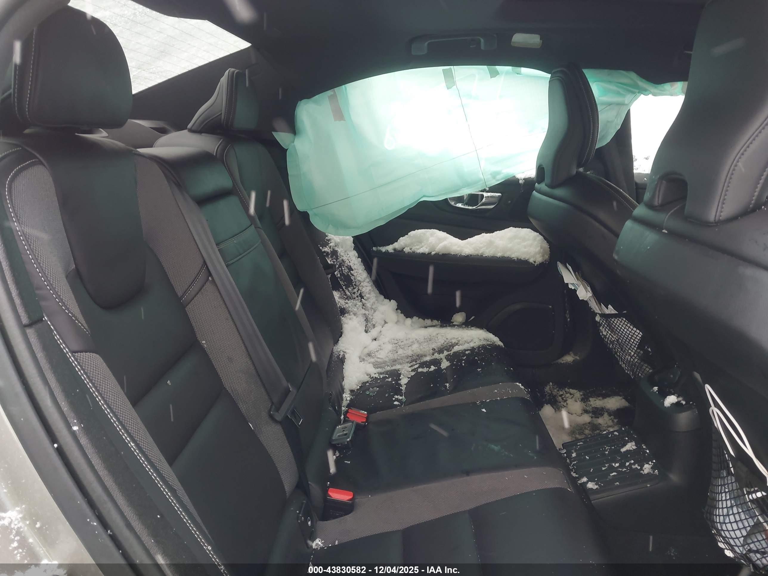 VOLVO S60 image 8
