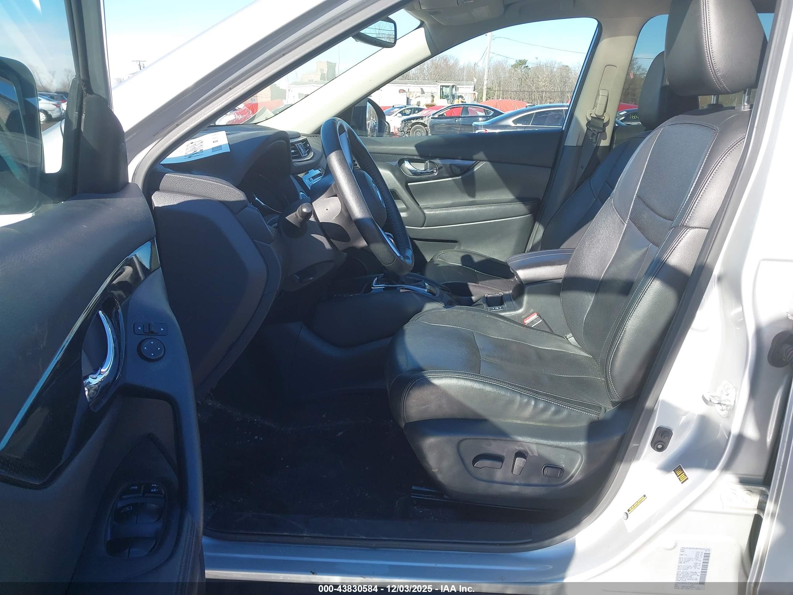 NISSAN ROGUE image 5