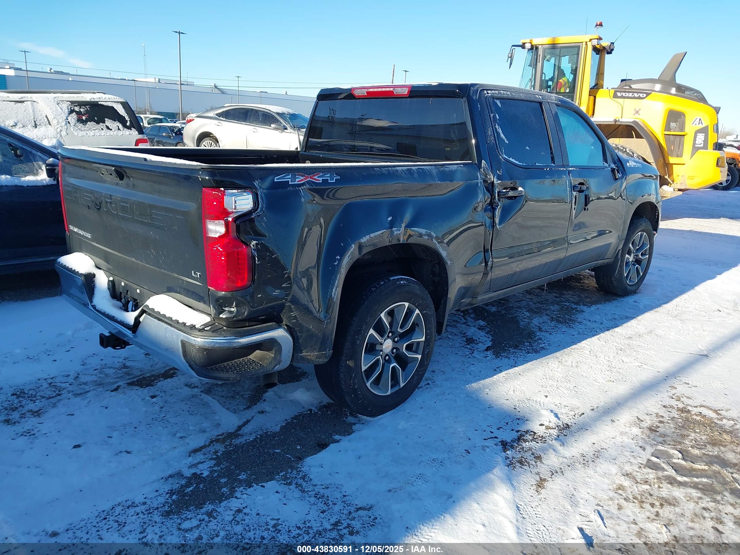 CHEVROLET SILVERADO image 4